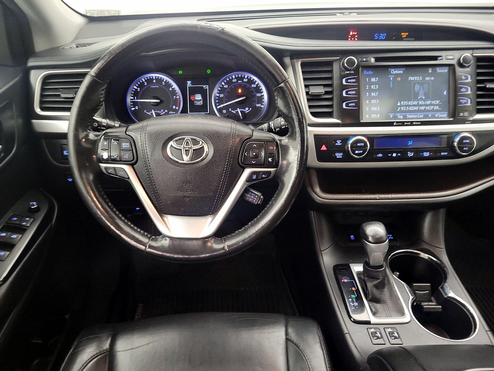 Thumbnail: 2017 Toyota Highlander - 10