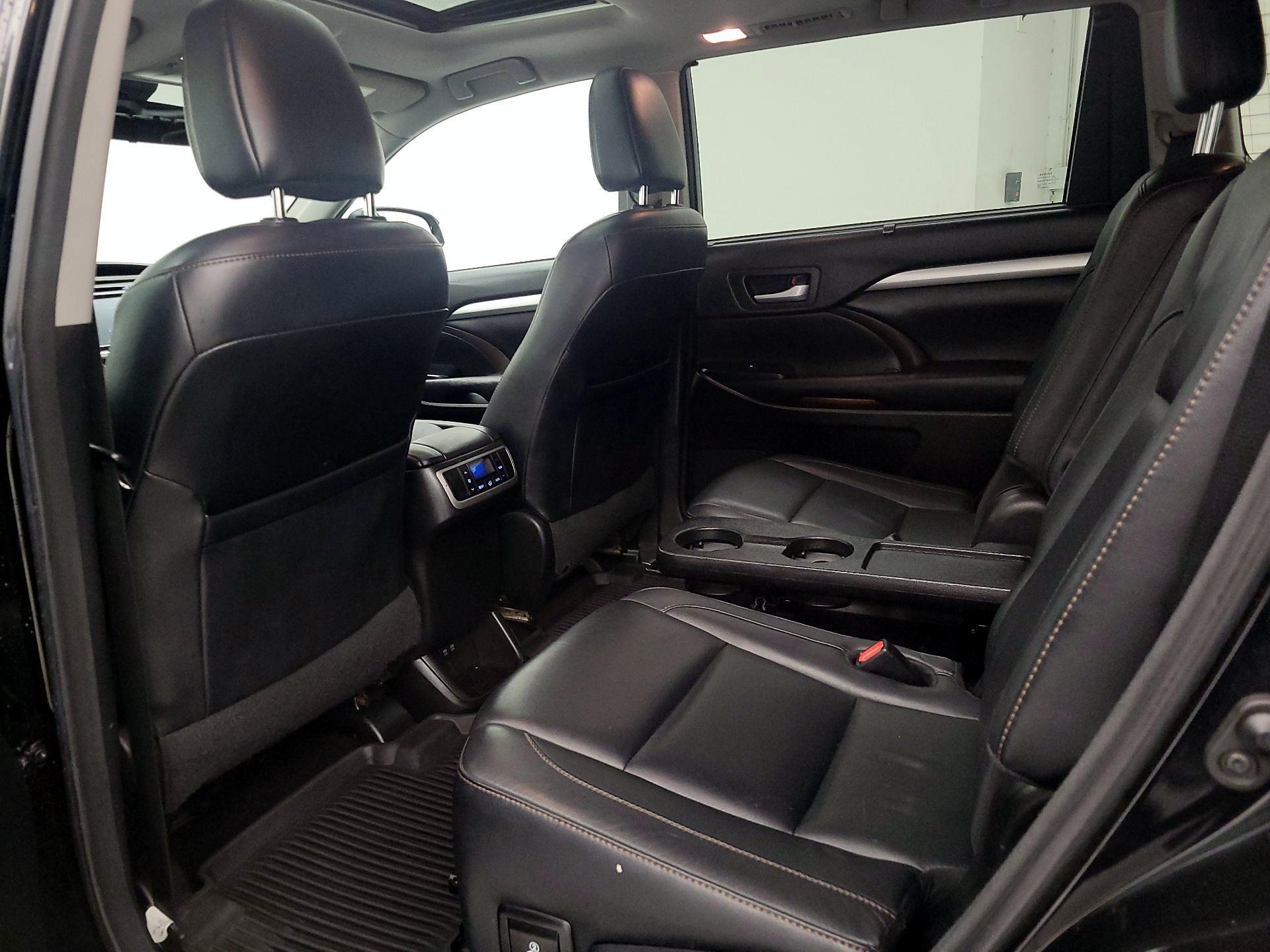 Thumbnail: 2017 Toyota Highlander - 20
