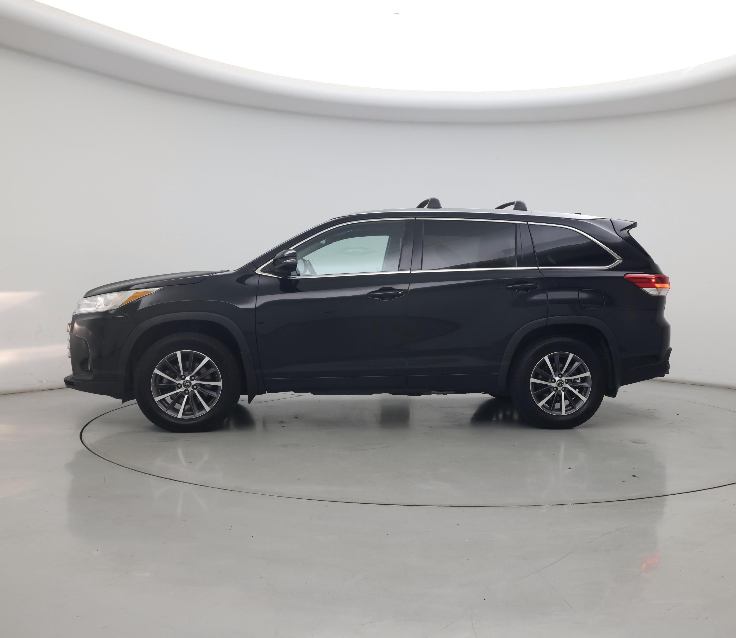 Thumbnail: 2017 Toyota Highlander - 3