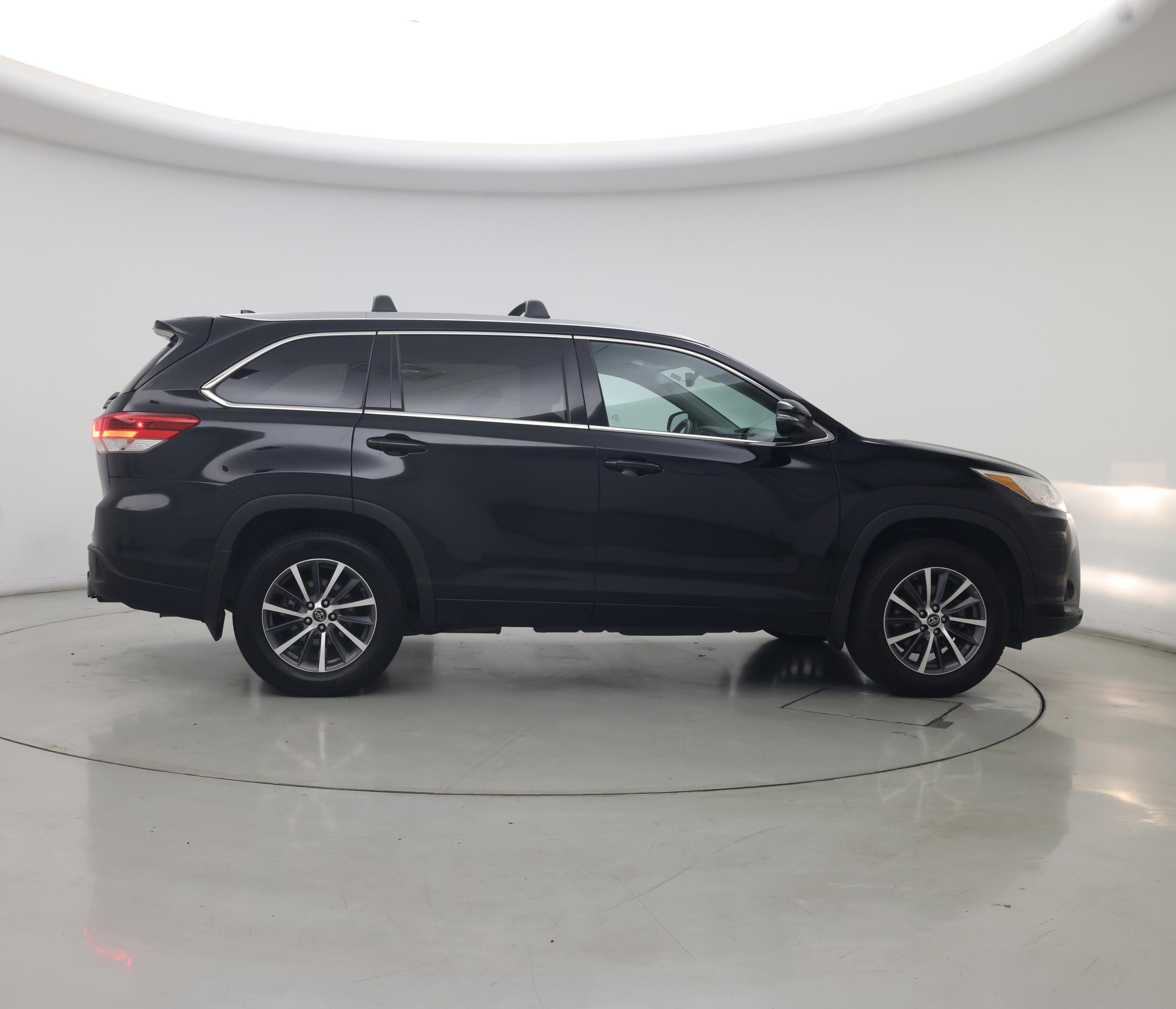 Thumbnail: 2017 Toyota Highlander - 7