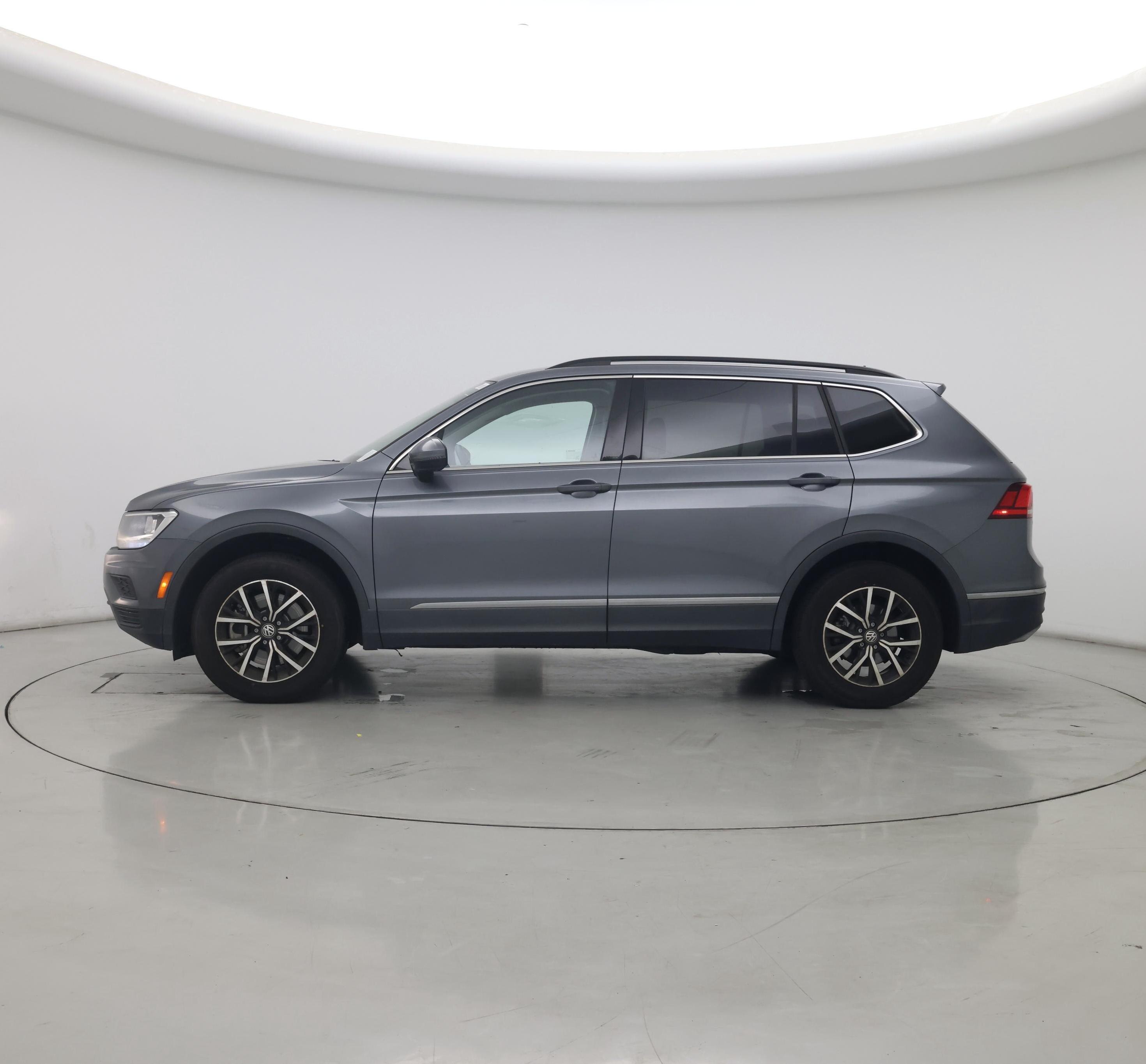 Thumbnail: 2021 Volkswagen Tiguan - 3