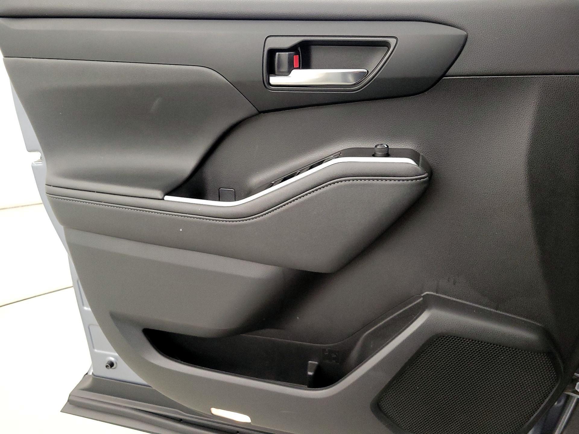 Thumbnail: 2021 Toyota Highlander - 12