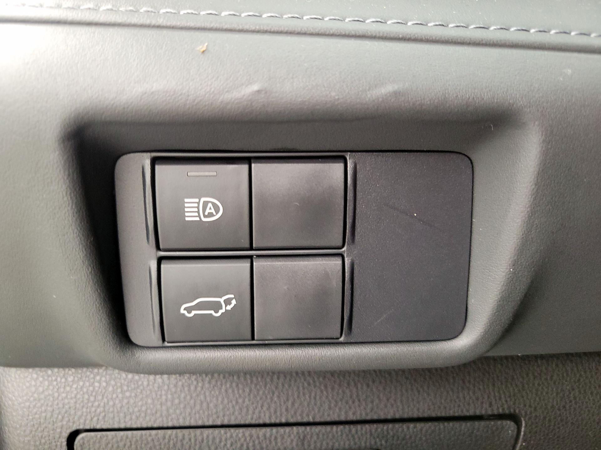 Thumbnail: 2021 Toyota Highlander - 13