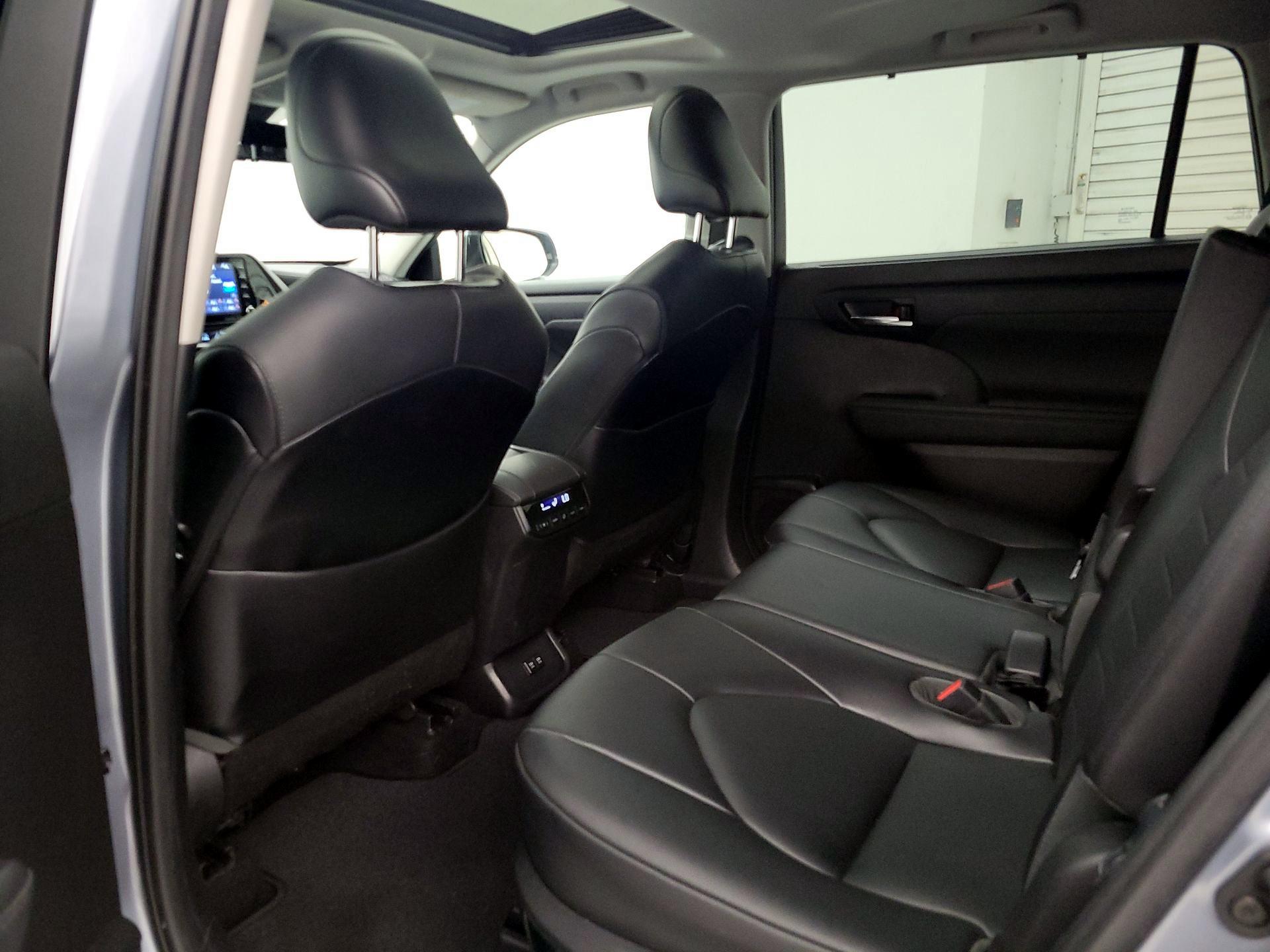 Thumbnail: 2021 Toyota Highlander - 20