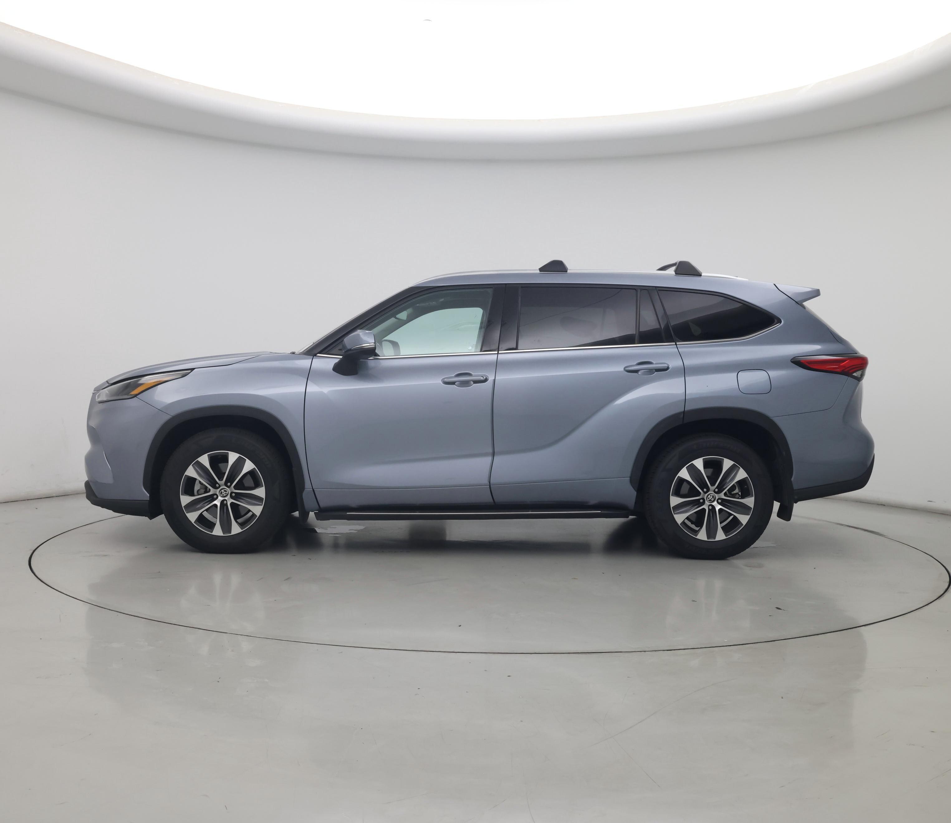 Thumbnail: 2021 Toyota Highlander - 3