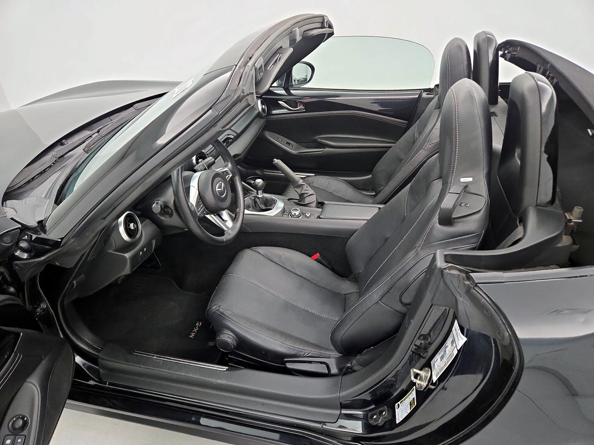Thumbnail: 2023 Mazda MX-5 Miata - 11