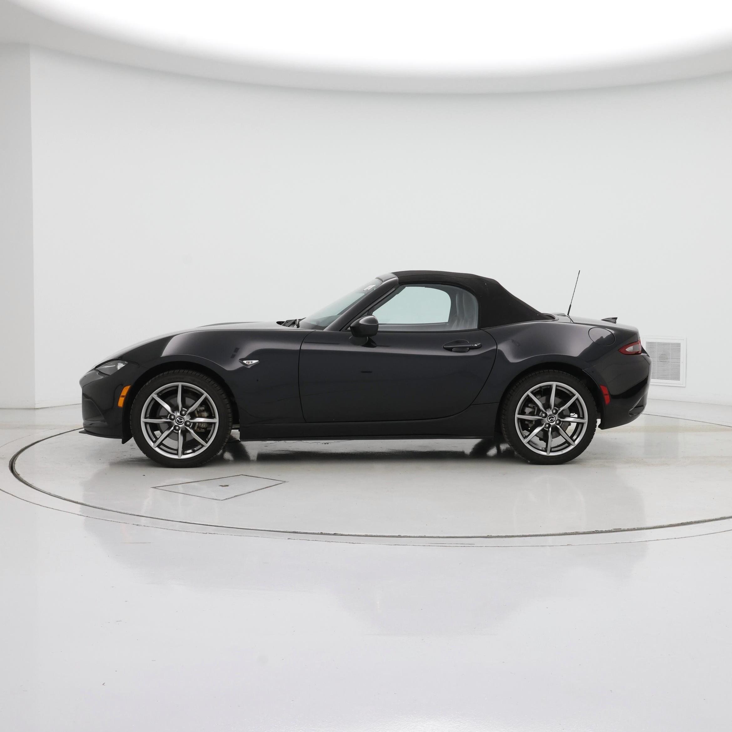 Thumbnail: 2023 Mazda MX-5 Miata - 3