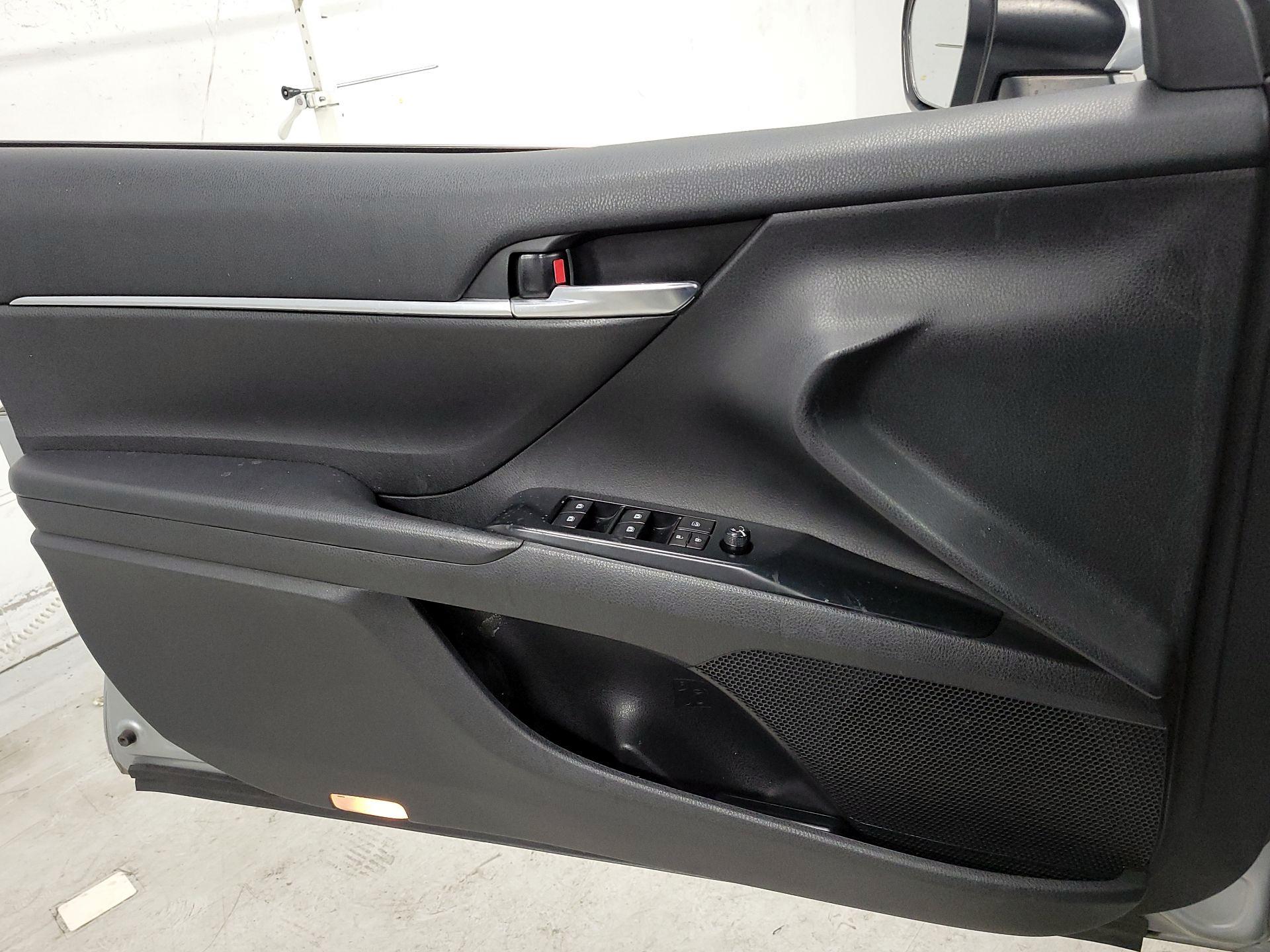 Thumbnail: 2019 Toyota Camry - 12
