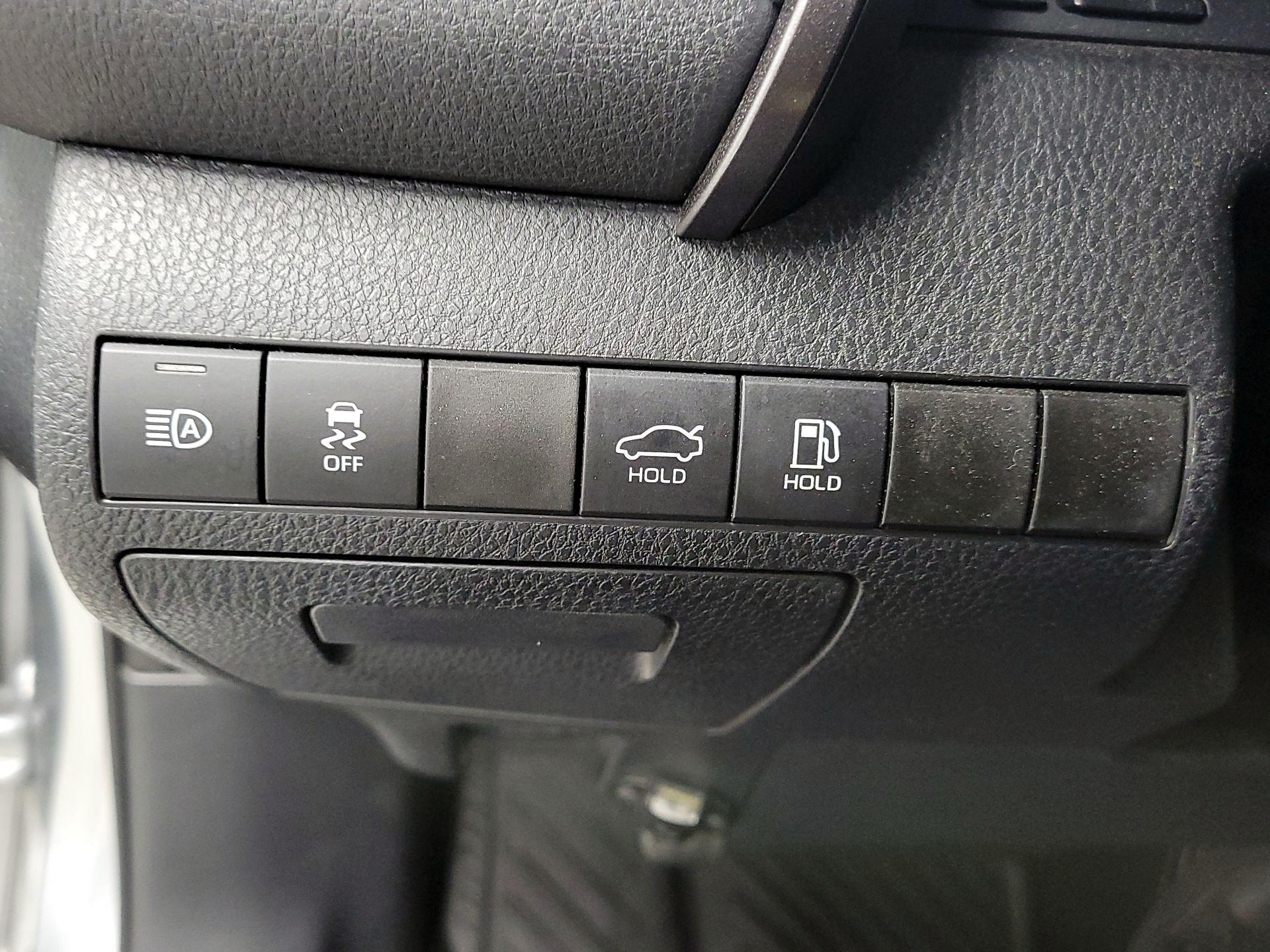 Thumbnail: 2019 Toyota Camry - 13