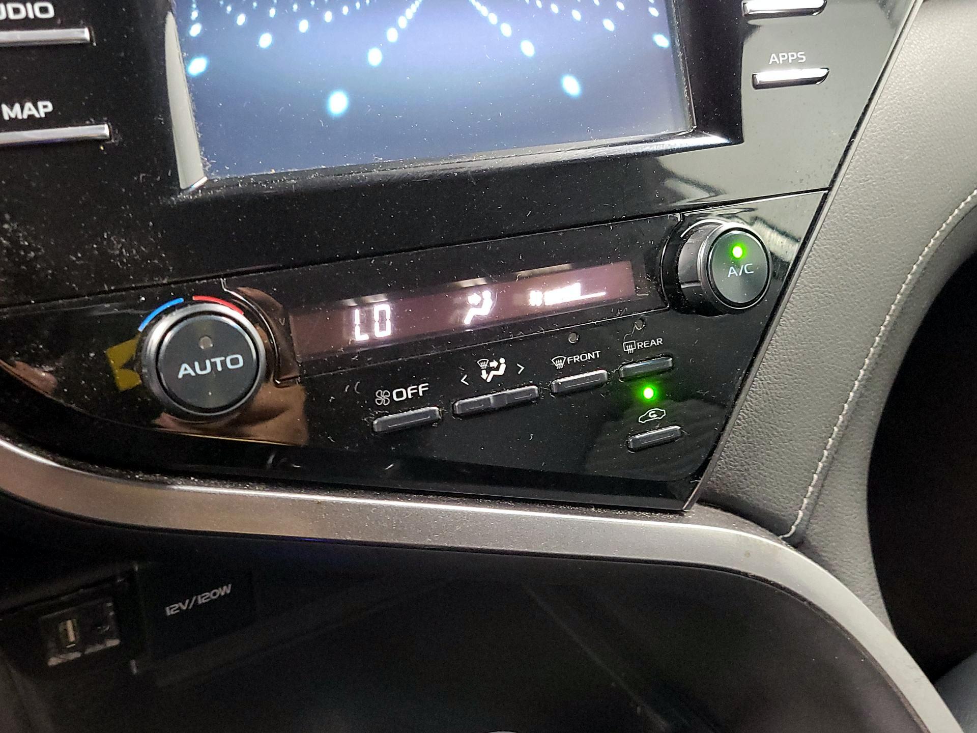 Thumbnail: 2019 Toyota Camry - 16
