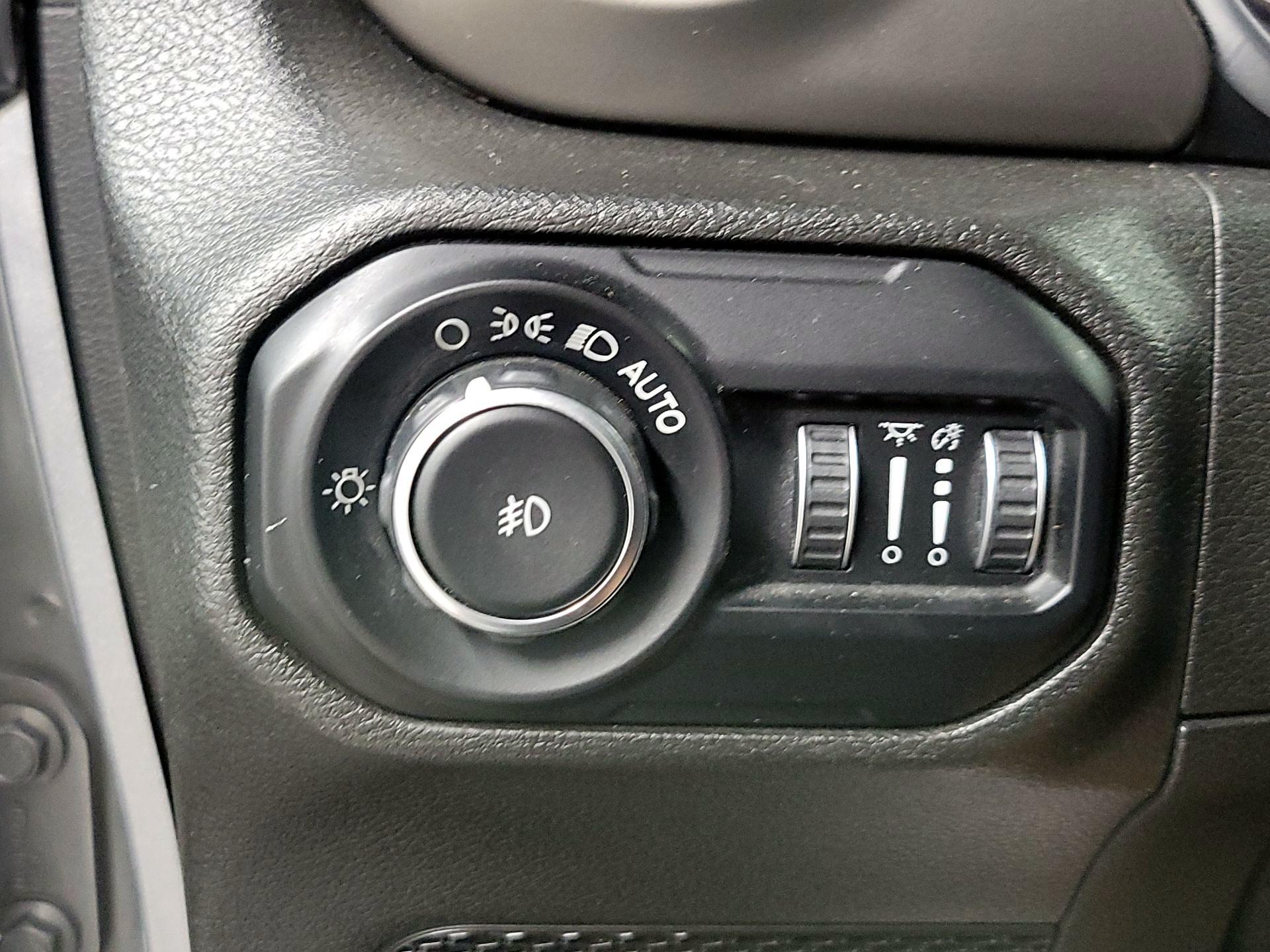 Thumbnail: 2018 Jeep Wrangler - 13