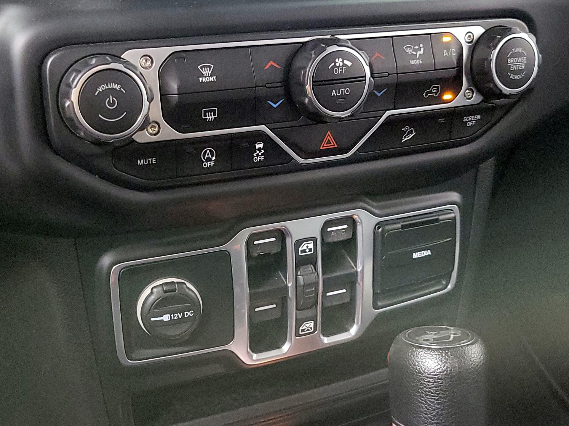 Thumbnail: 2018 Jeep Wrangler - 16