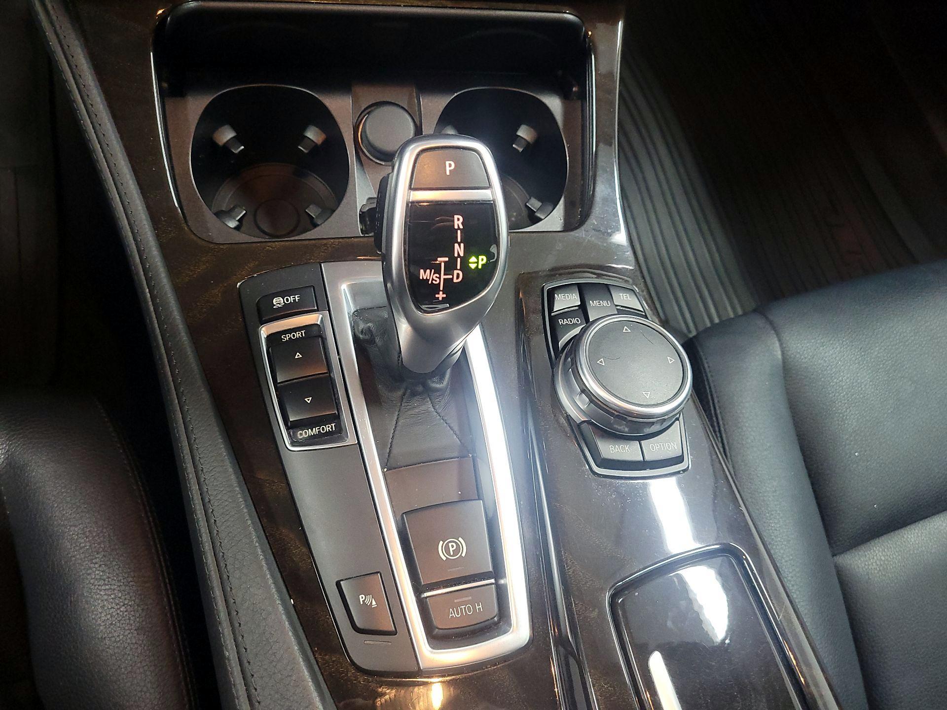 Thumbnail: 2016 BMW 5 Series - 16