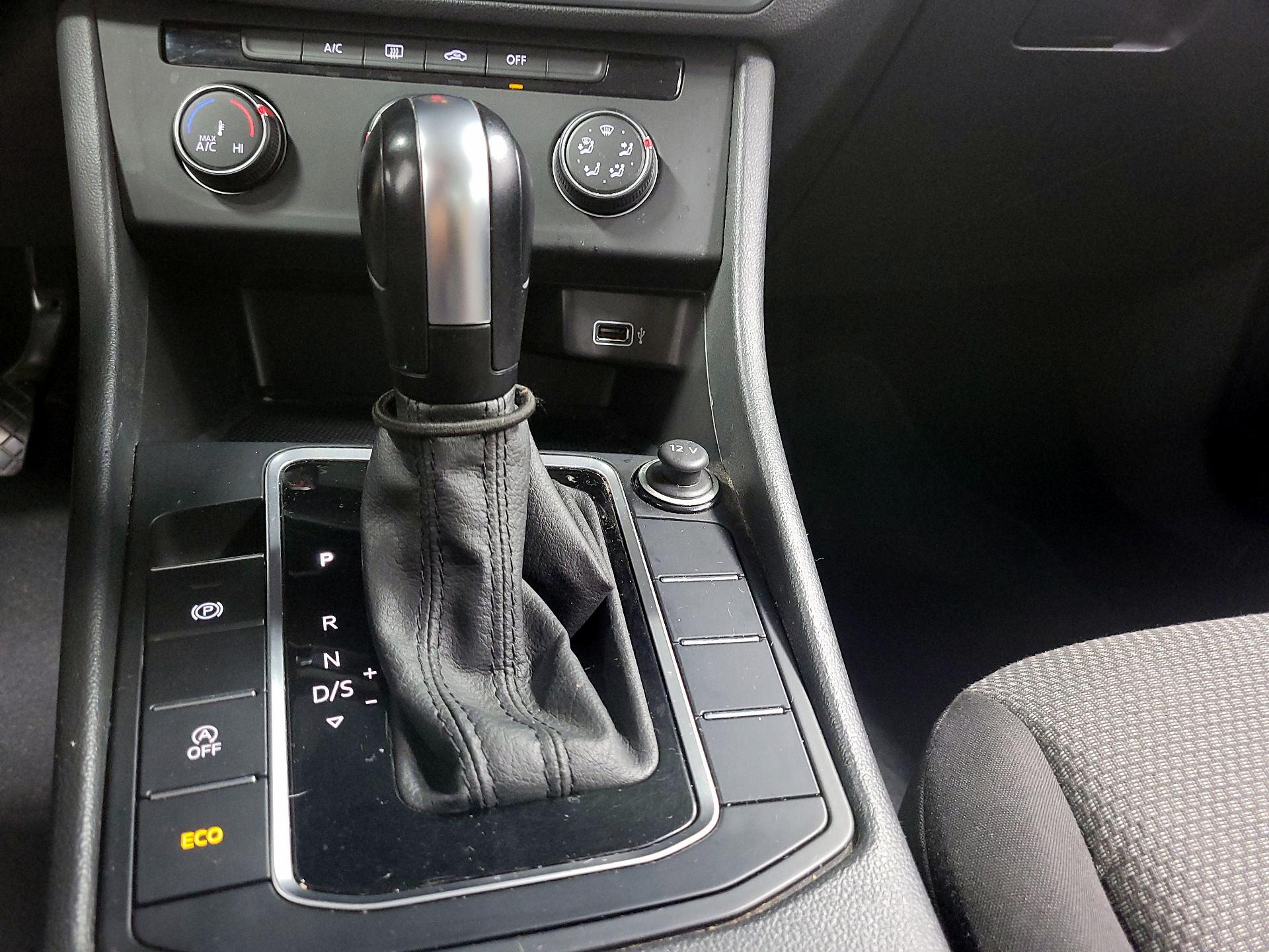 Thumbnail: 2019 Volkswagen Jetta - 17
