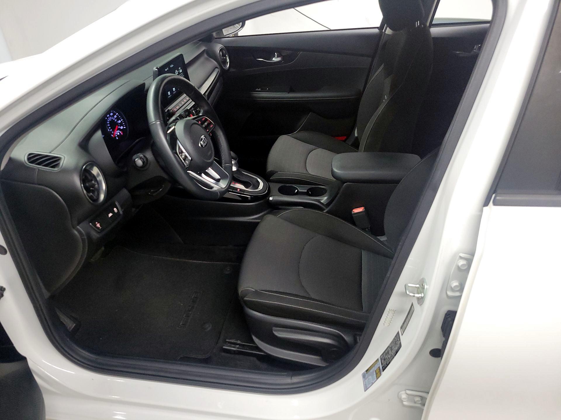 Thumbnail: 2019 Kia Forte - 11