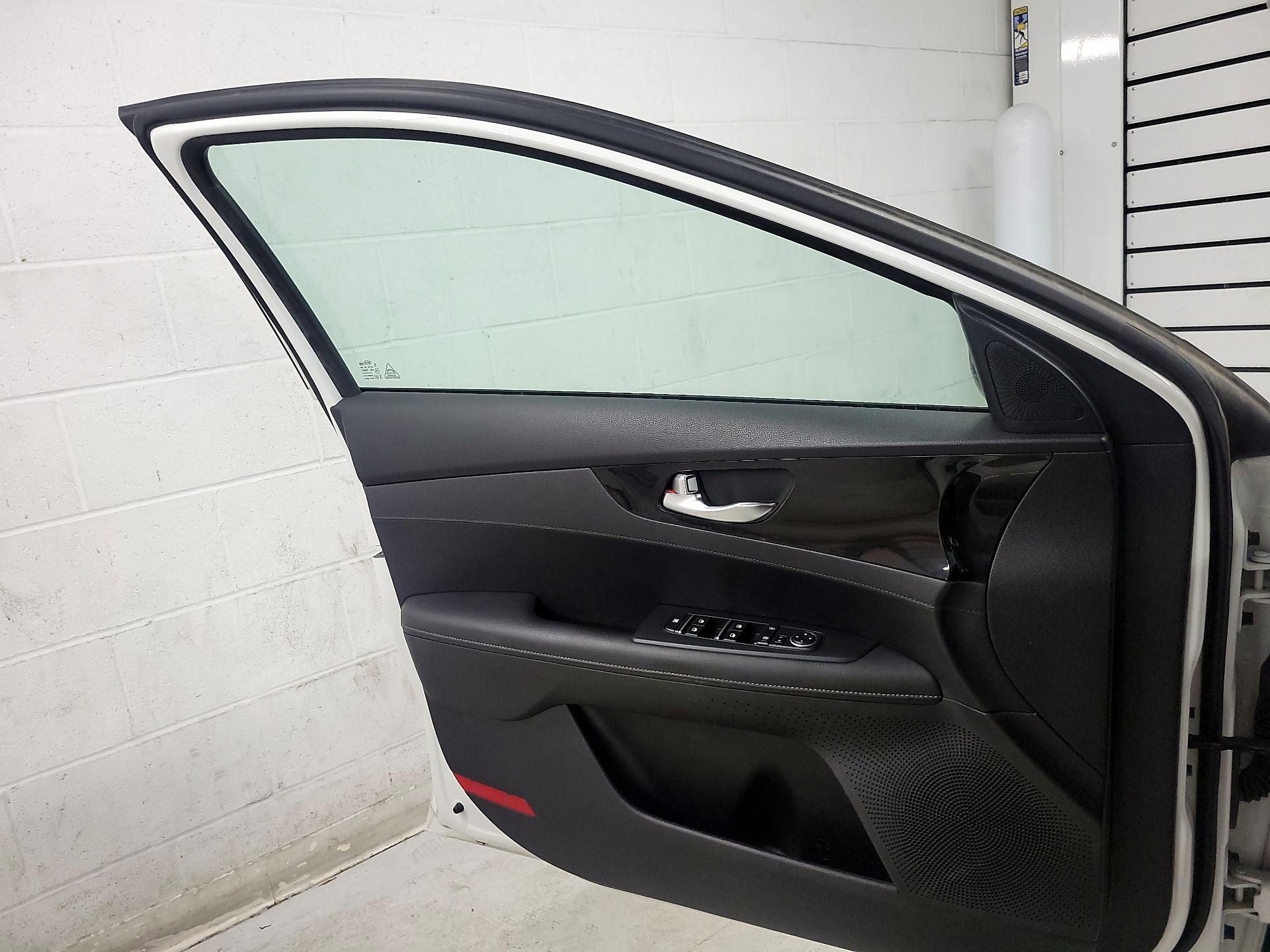 Thumbnail: 2019 Kia Forte - 12