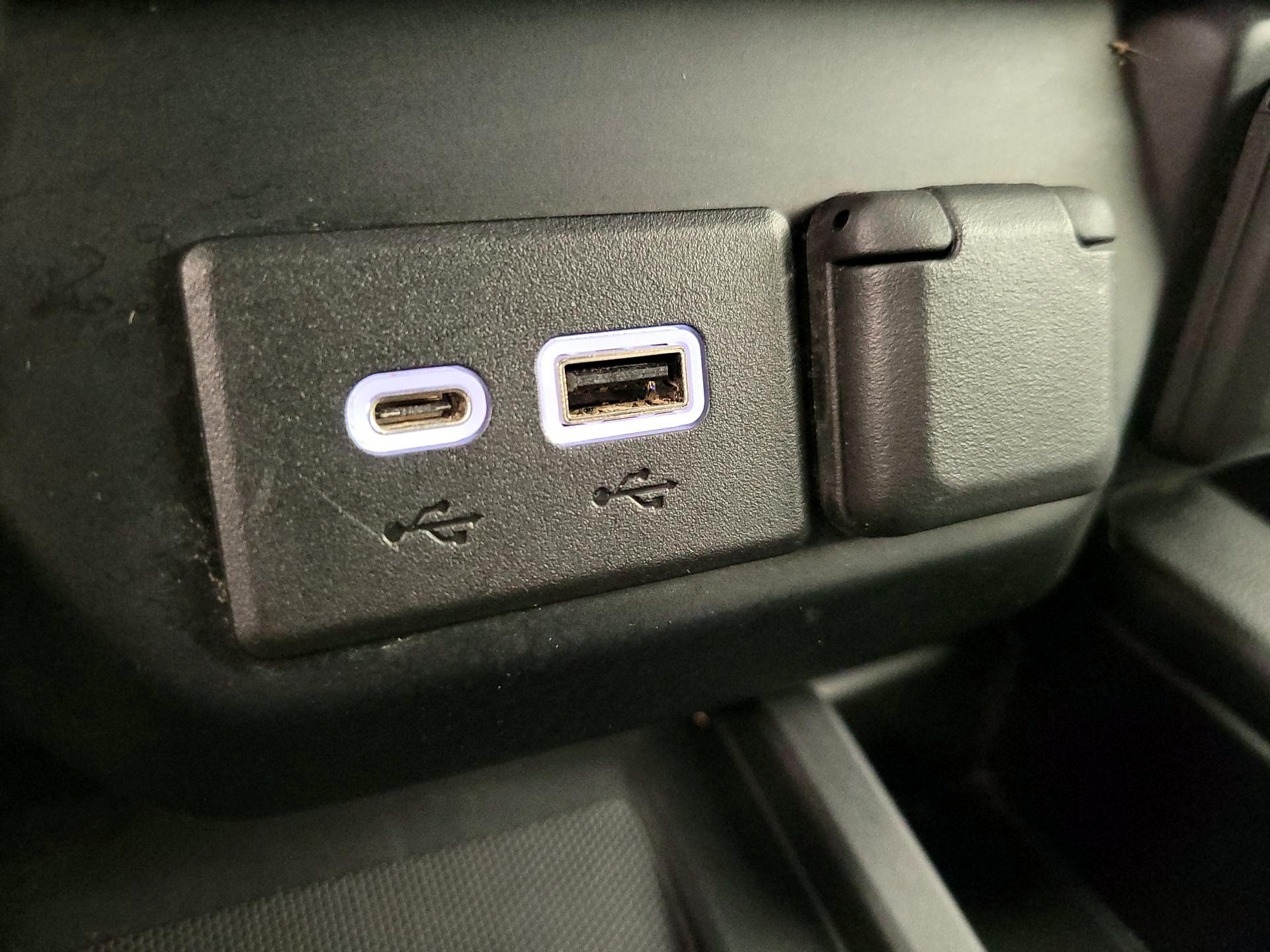 Thumbnail: 2022 Chevrolet Silverado 3500 - 19