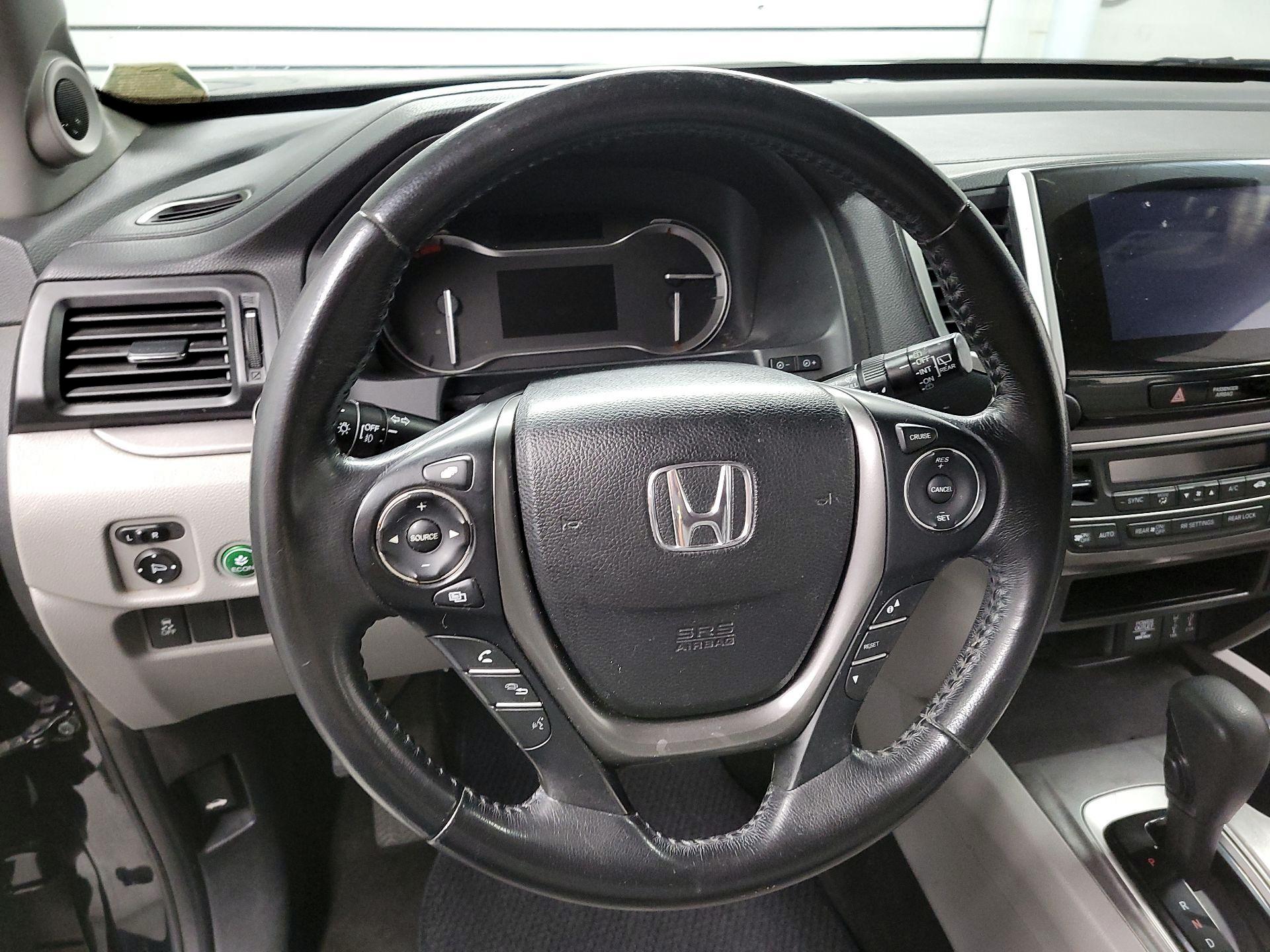 Thumbnail: 2017 Honda Pilot - 10