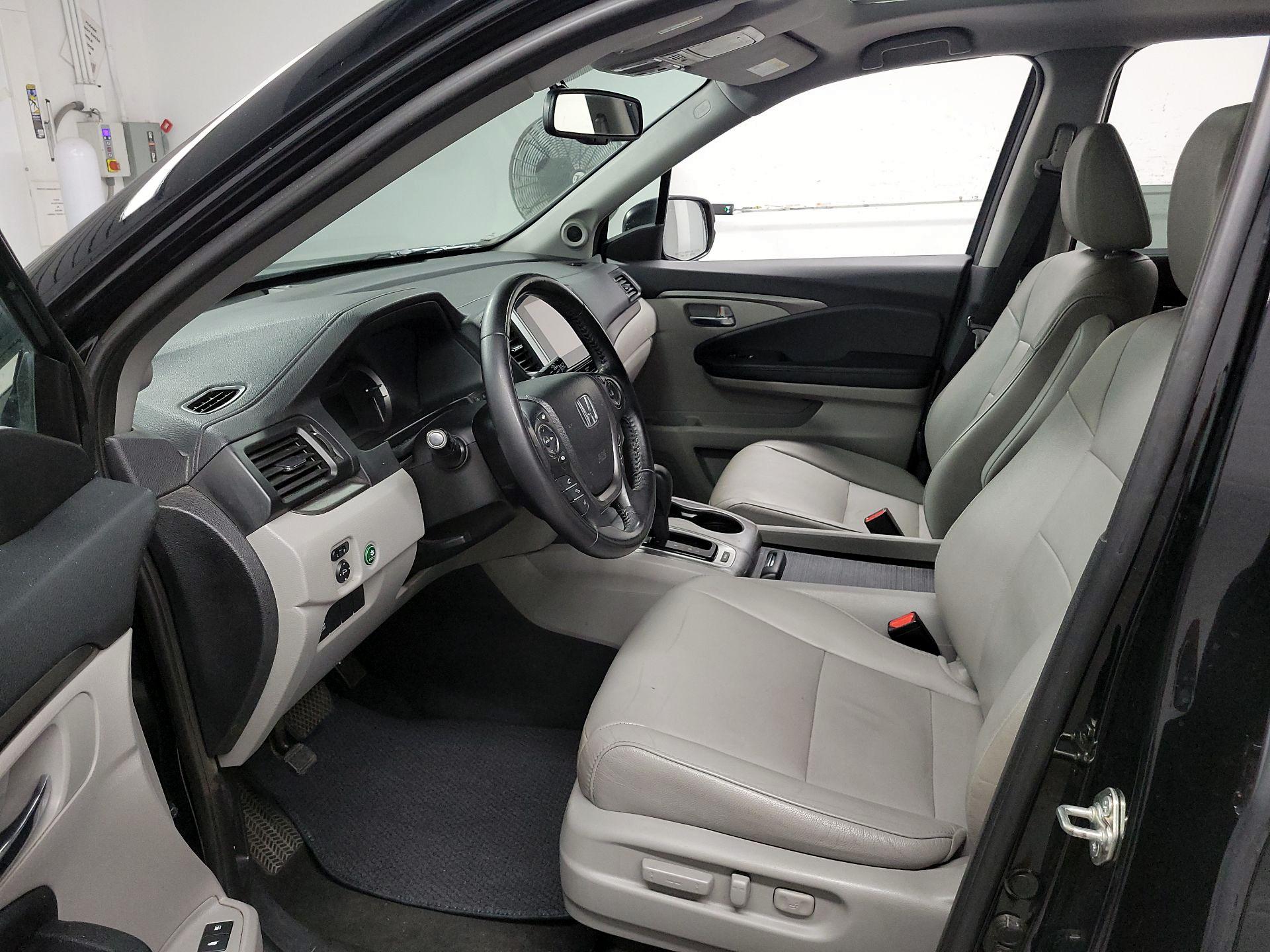 Thumbnail: 2017 Honda Pilot - 11