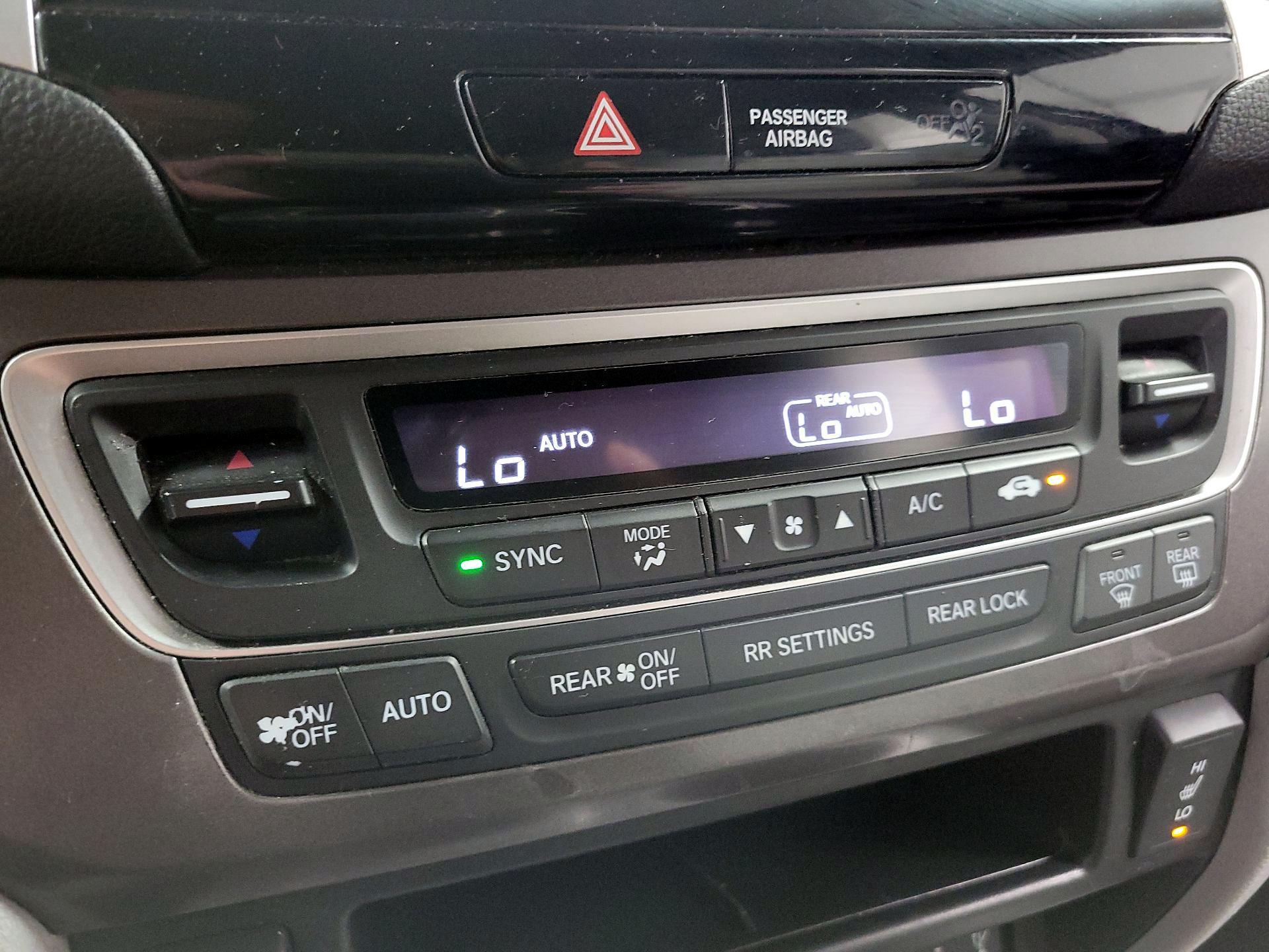 Thumbnail: 2017 Honda Pilot - 16