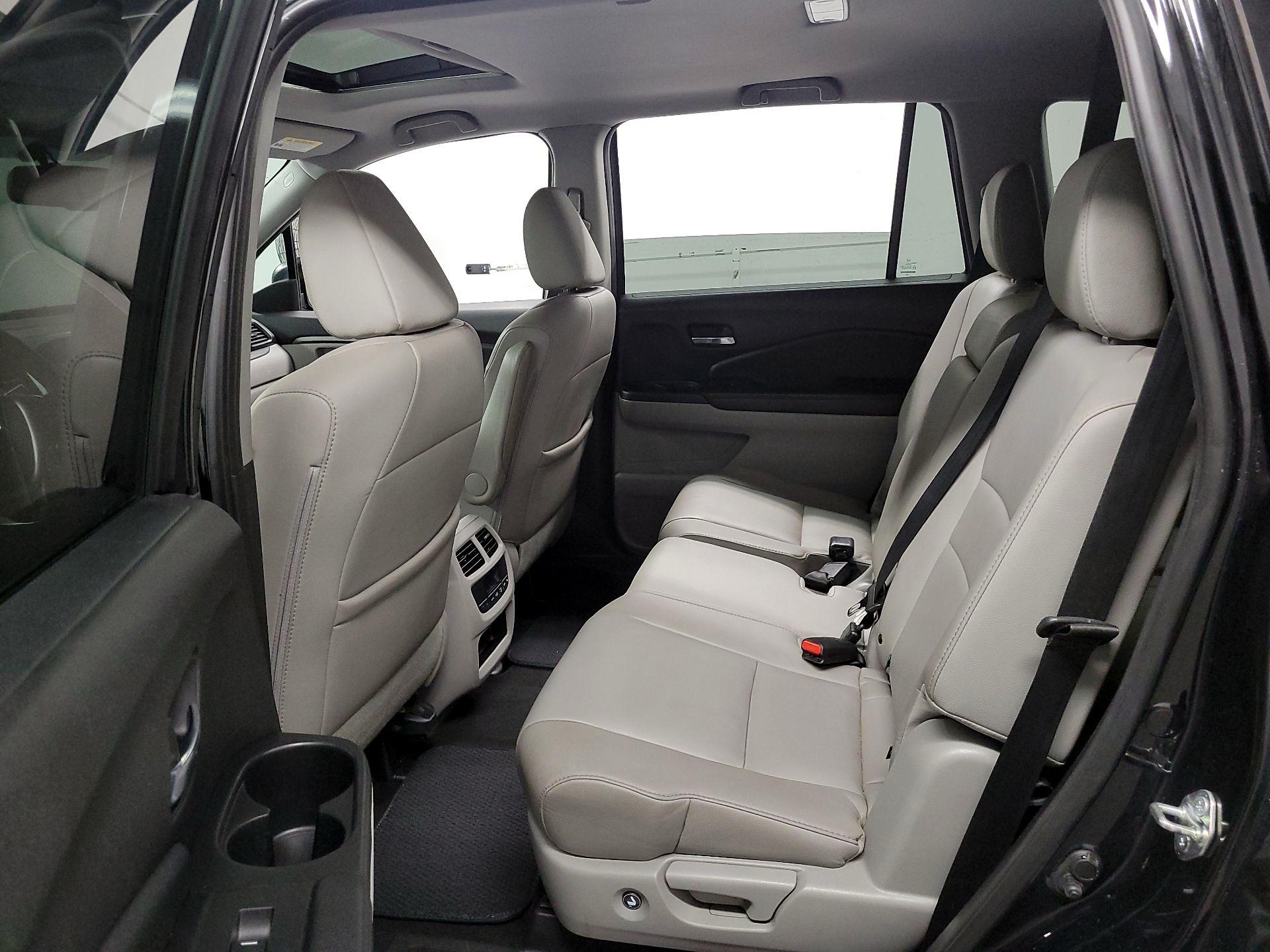 Thumbnail: 2017 Honda Pilot - 20