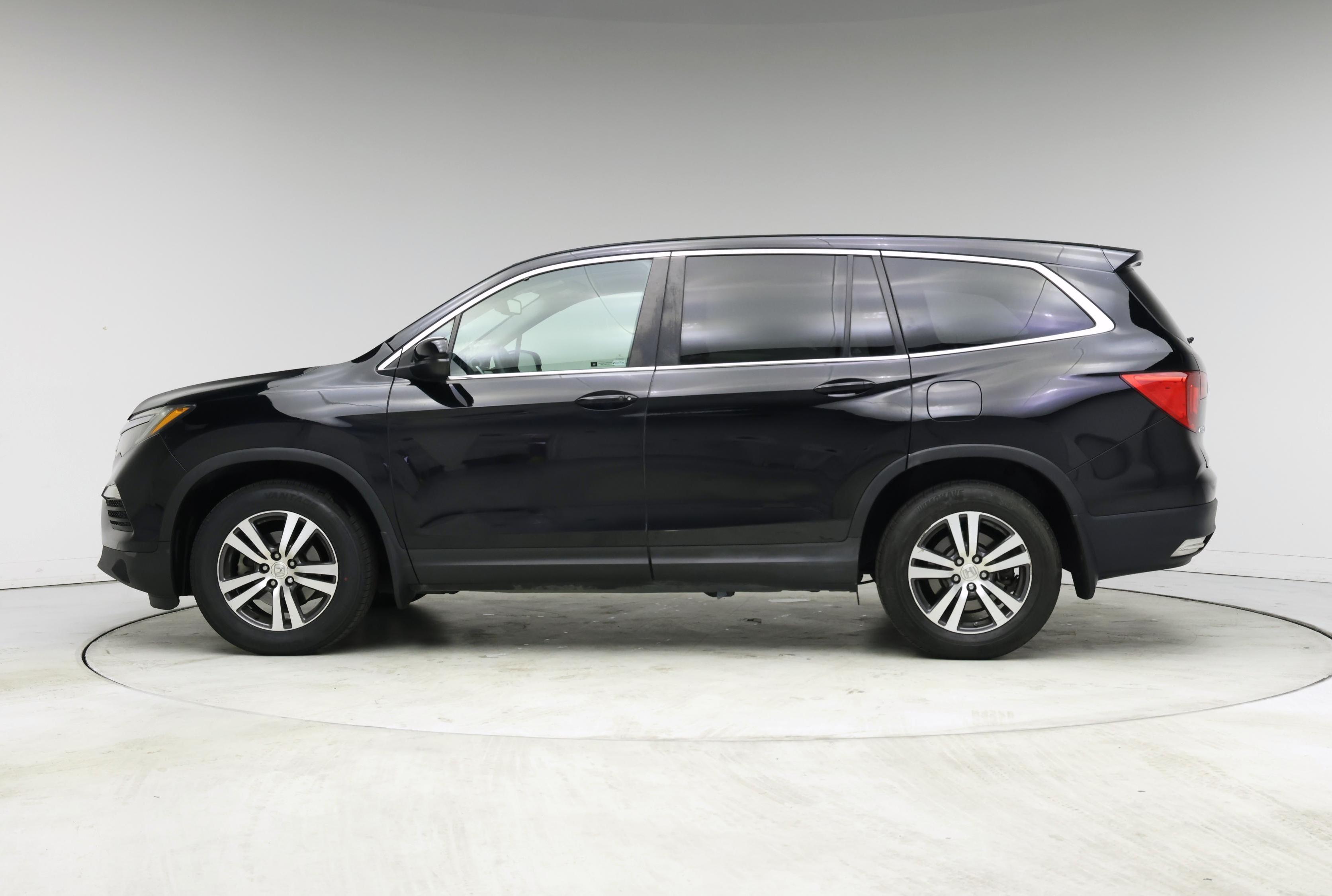 Thumbnail: 2017 Honda Pilot - 3