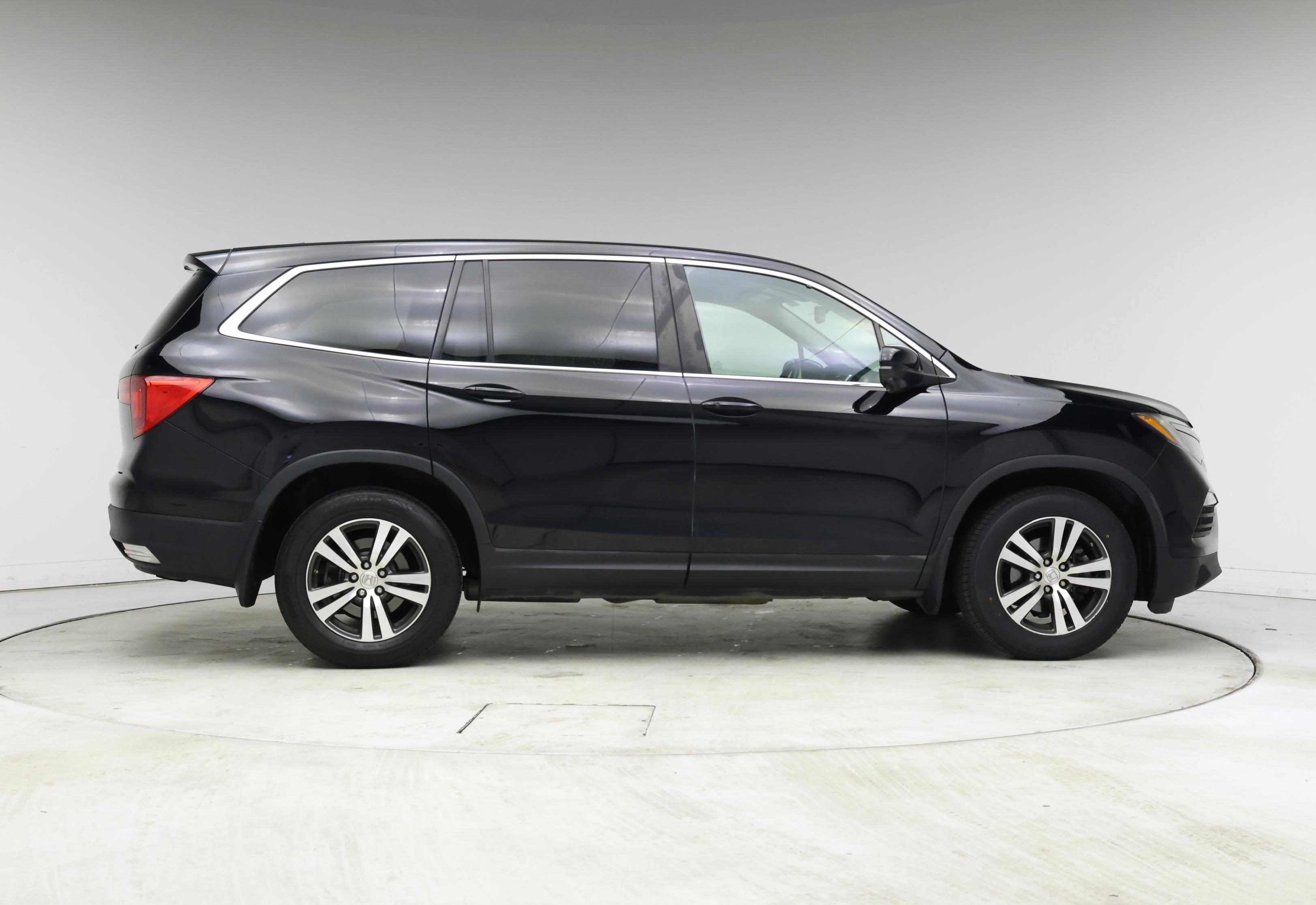 Thumbnail: 2017 Honda Pilot - 7