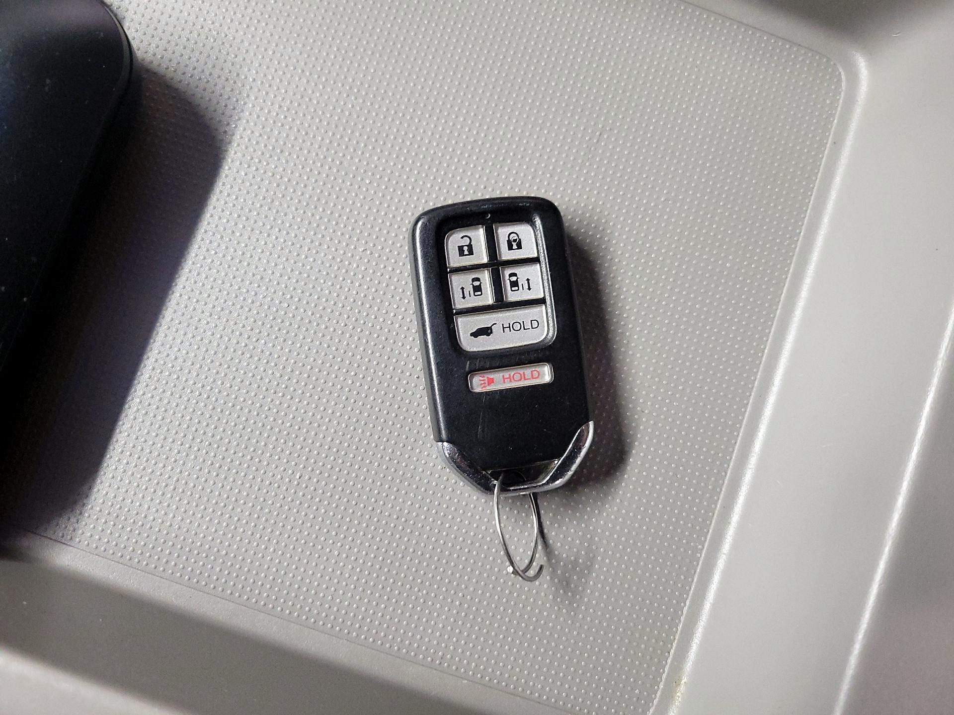 Thumbnail: 2015 Honda Odyssey - 20