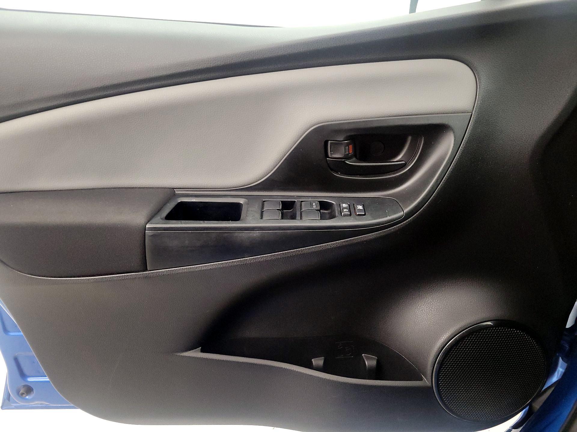 Thumbnail: 2015 Toyota Yaris - 12