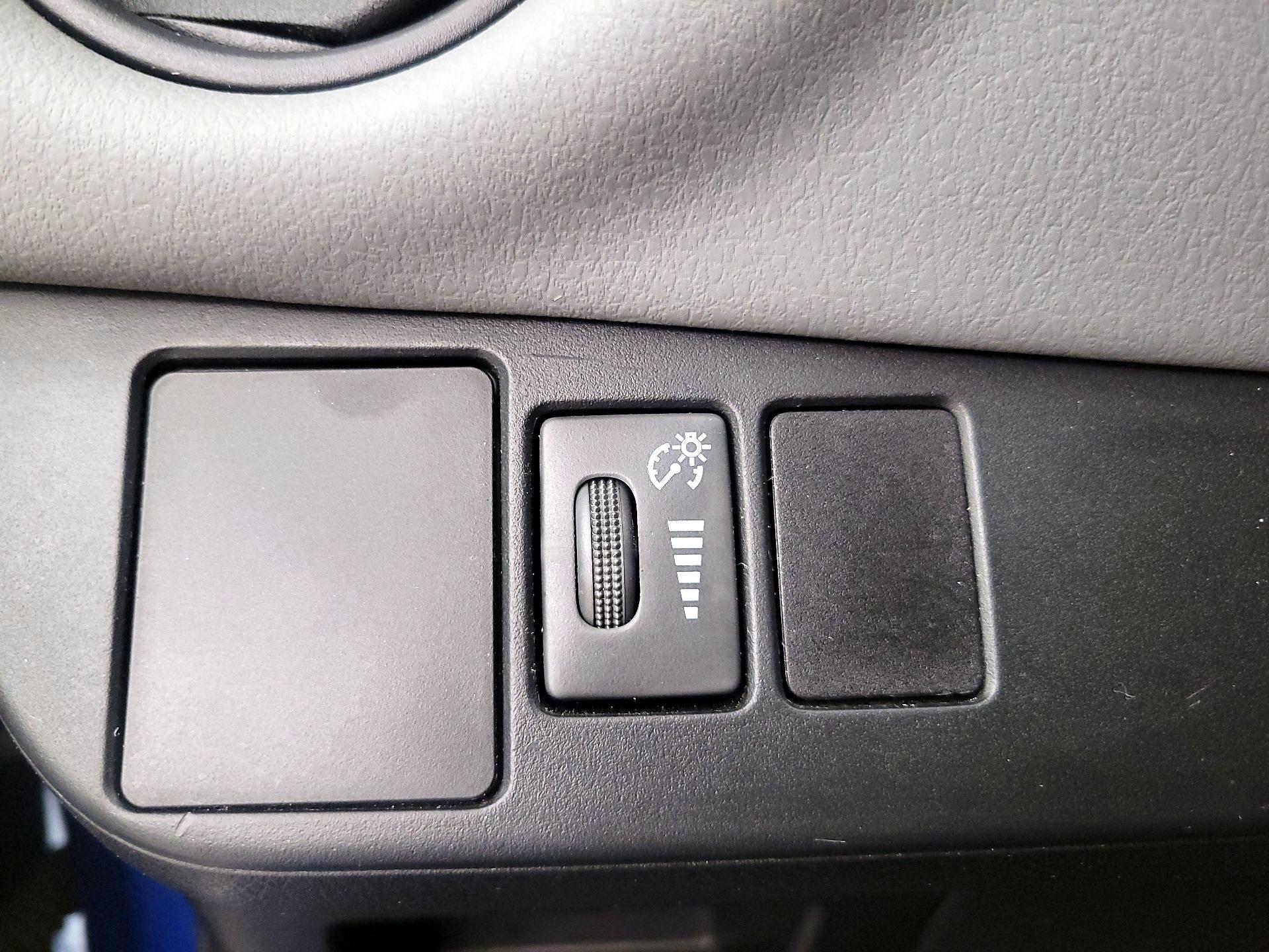 Thumbnail: 2015 Toyota Yaris - 13
