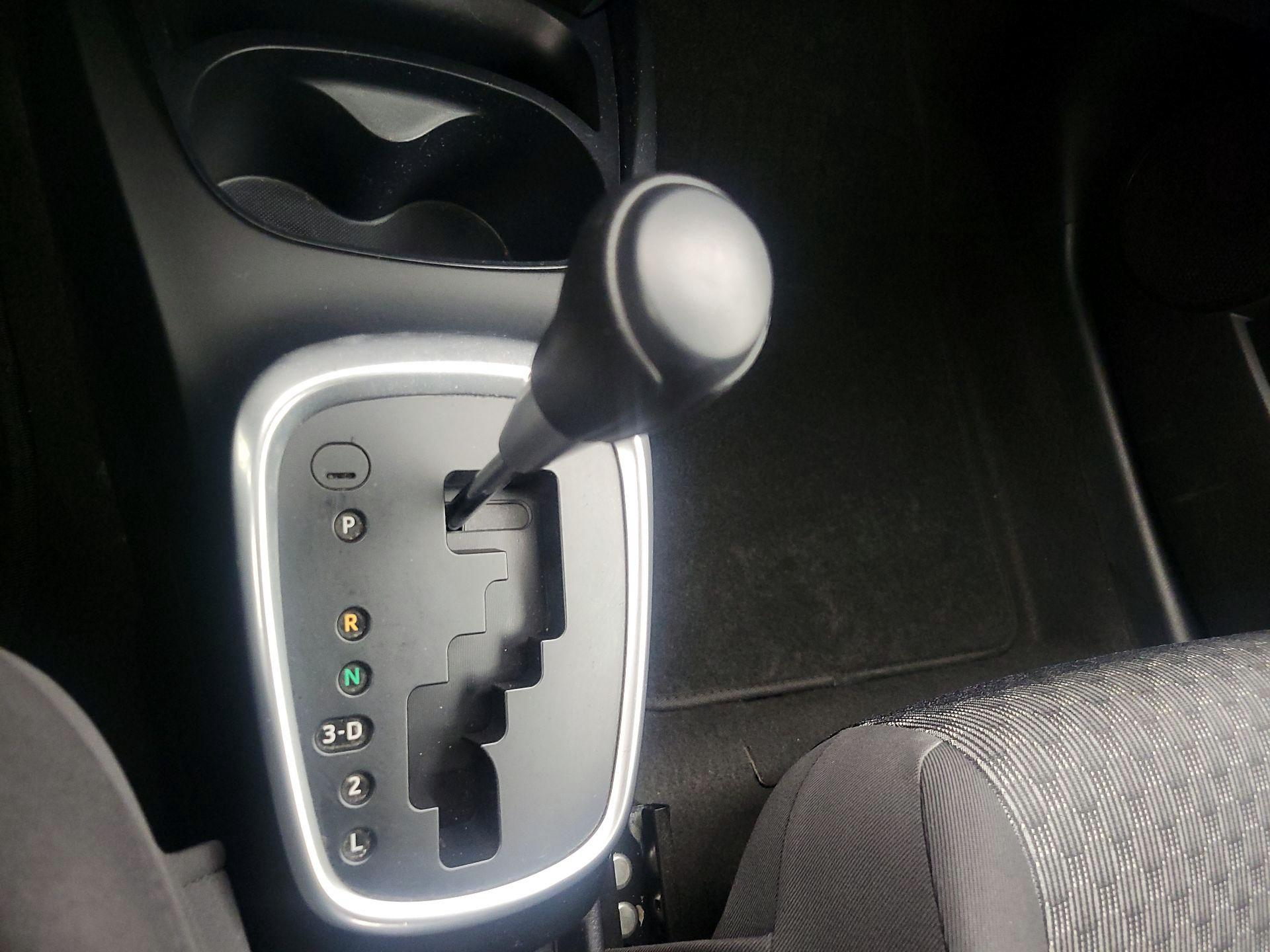 Thumbnail: 2015 Toyota Yaris - 16