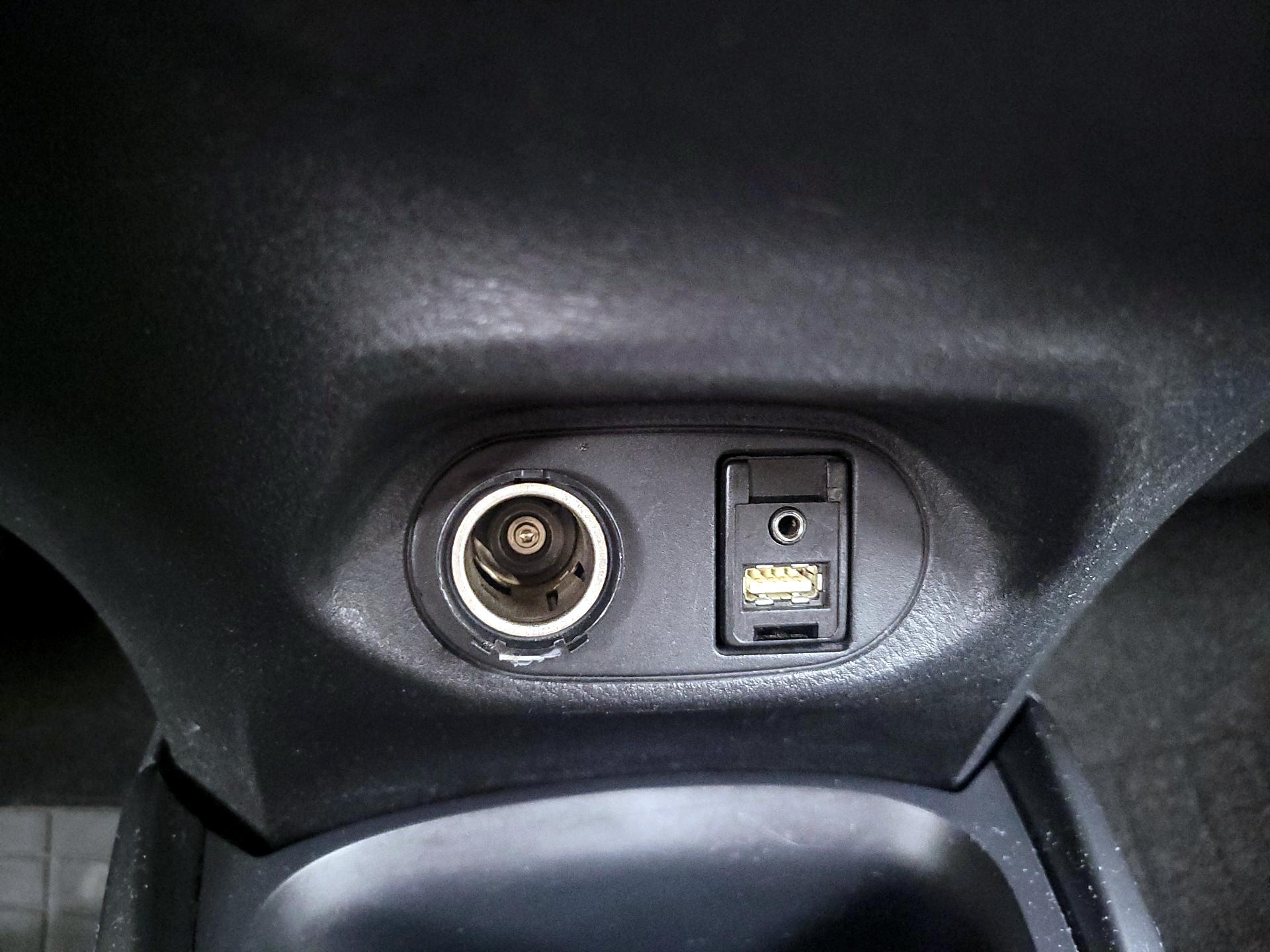 Thumbnail: 2015 Toyota Yaris - 17