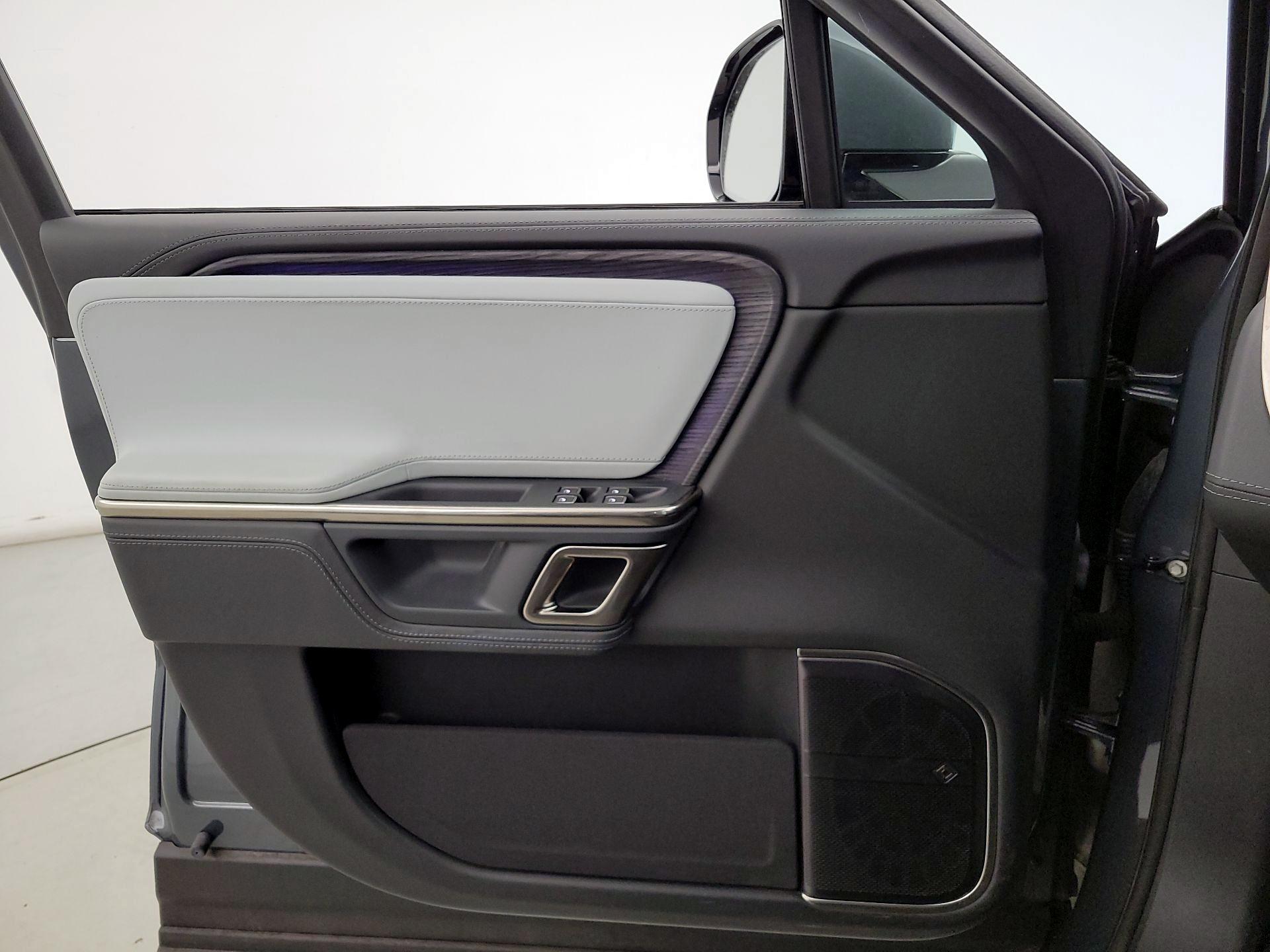 Thumbnail: 2023 Rivian R1S - 12