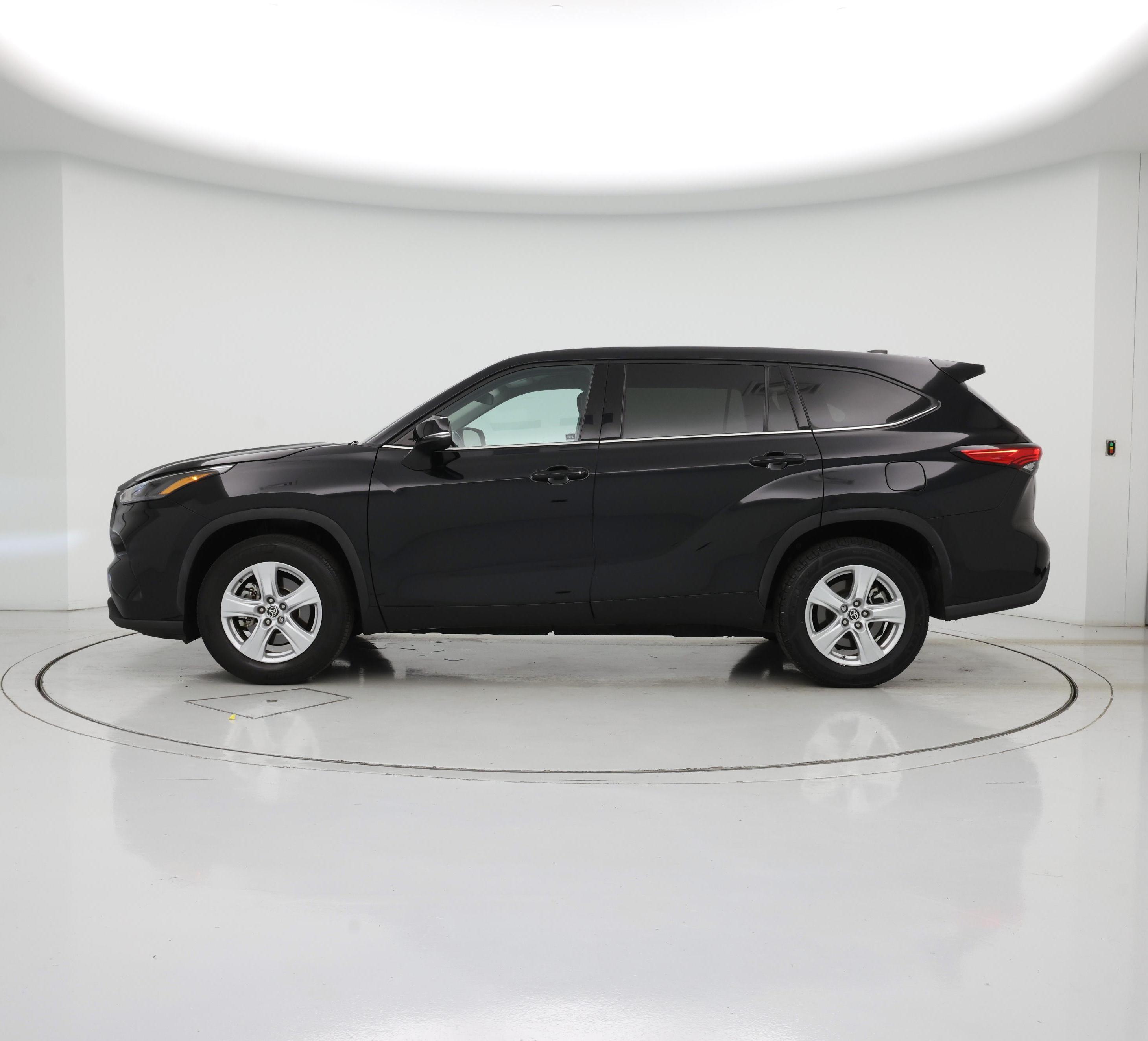 Thumbnail: 2022 Toyota Highlander - 3