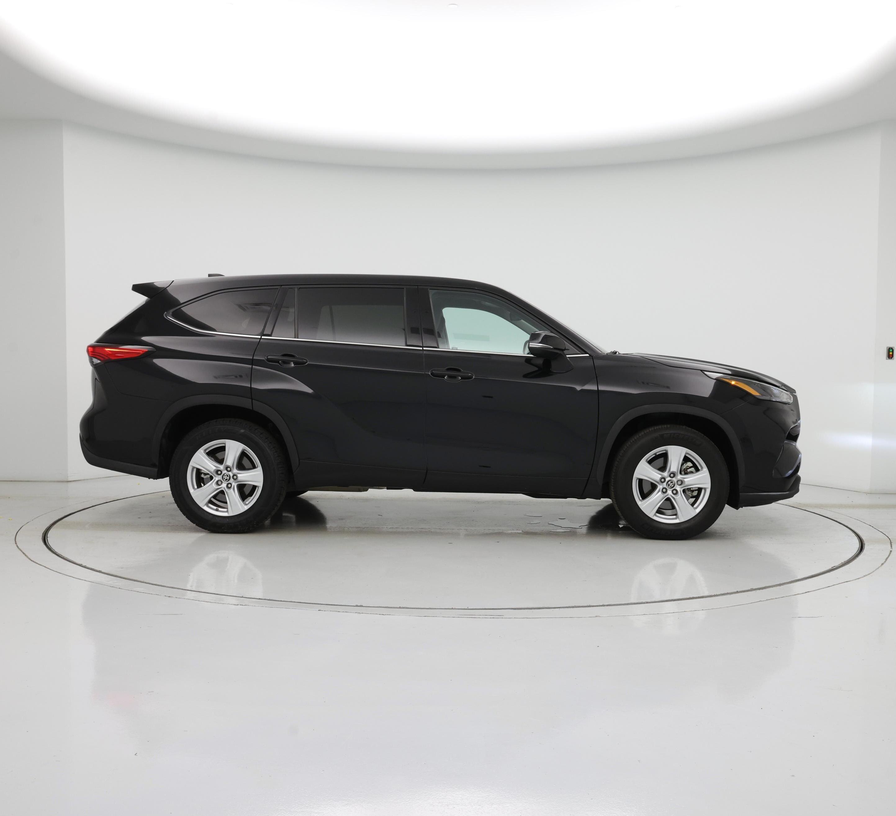 Thumbnail: 2022 Toyota Highlander - 7
