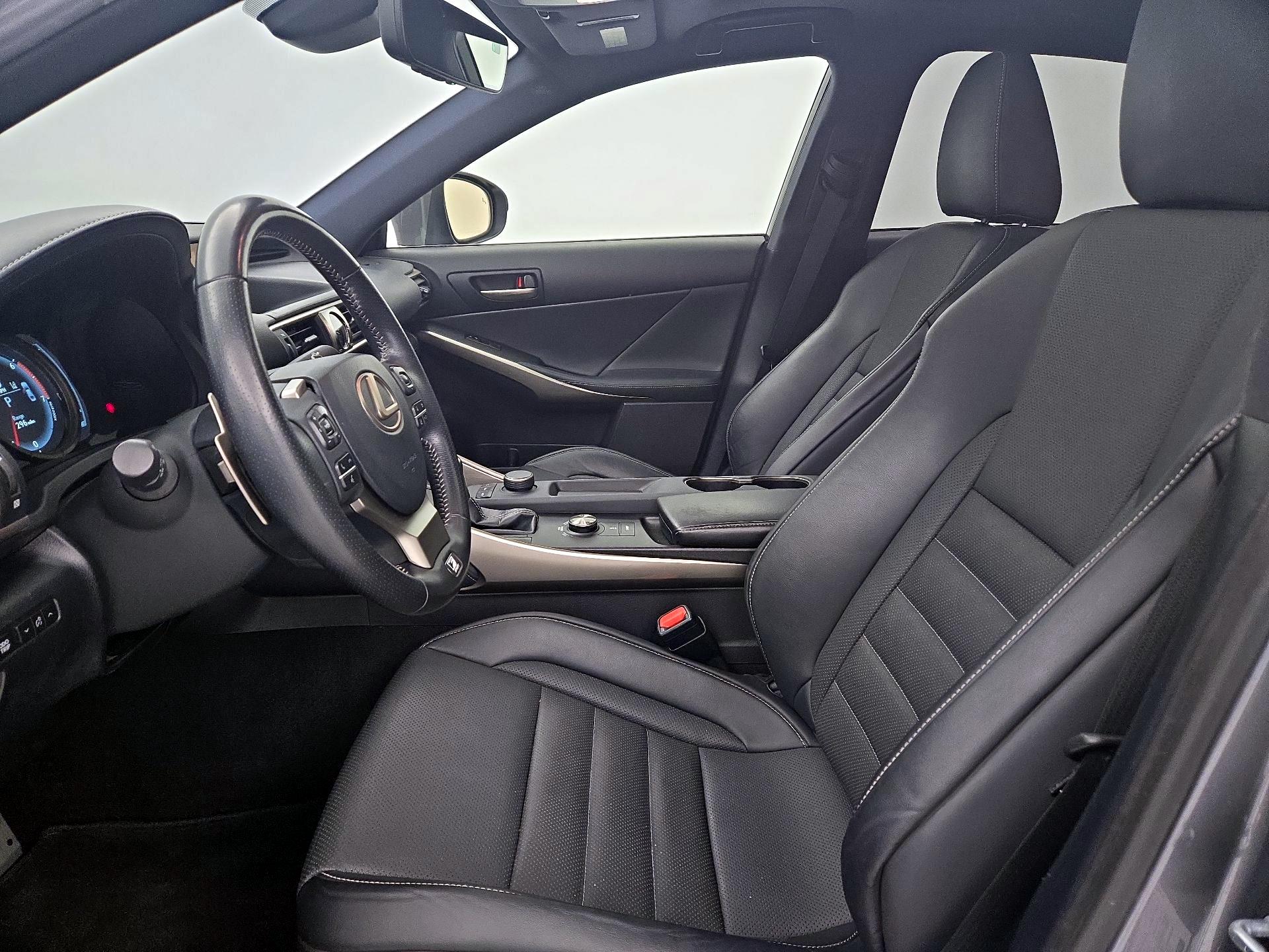 Thumbnail: 2019 Lexus IS - 11