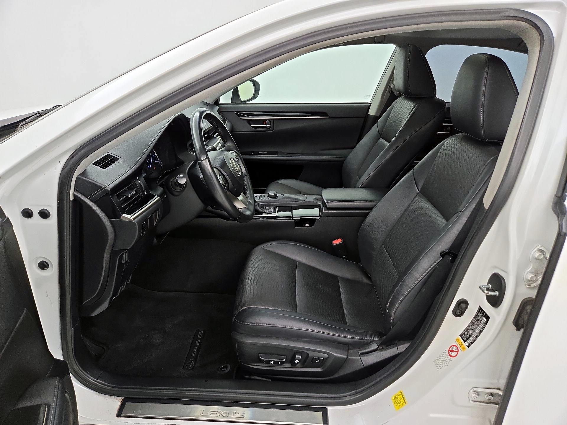 Thumbnail: 2016 Lexus ES - 11