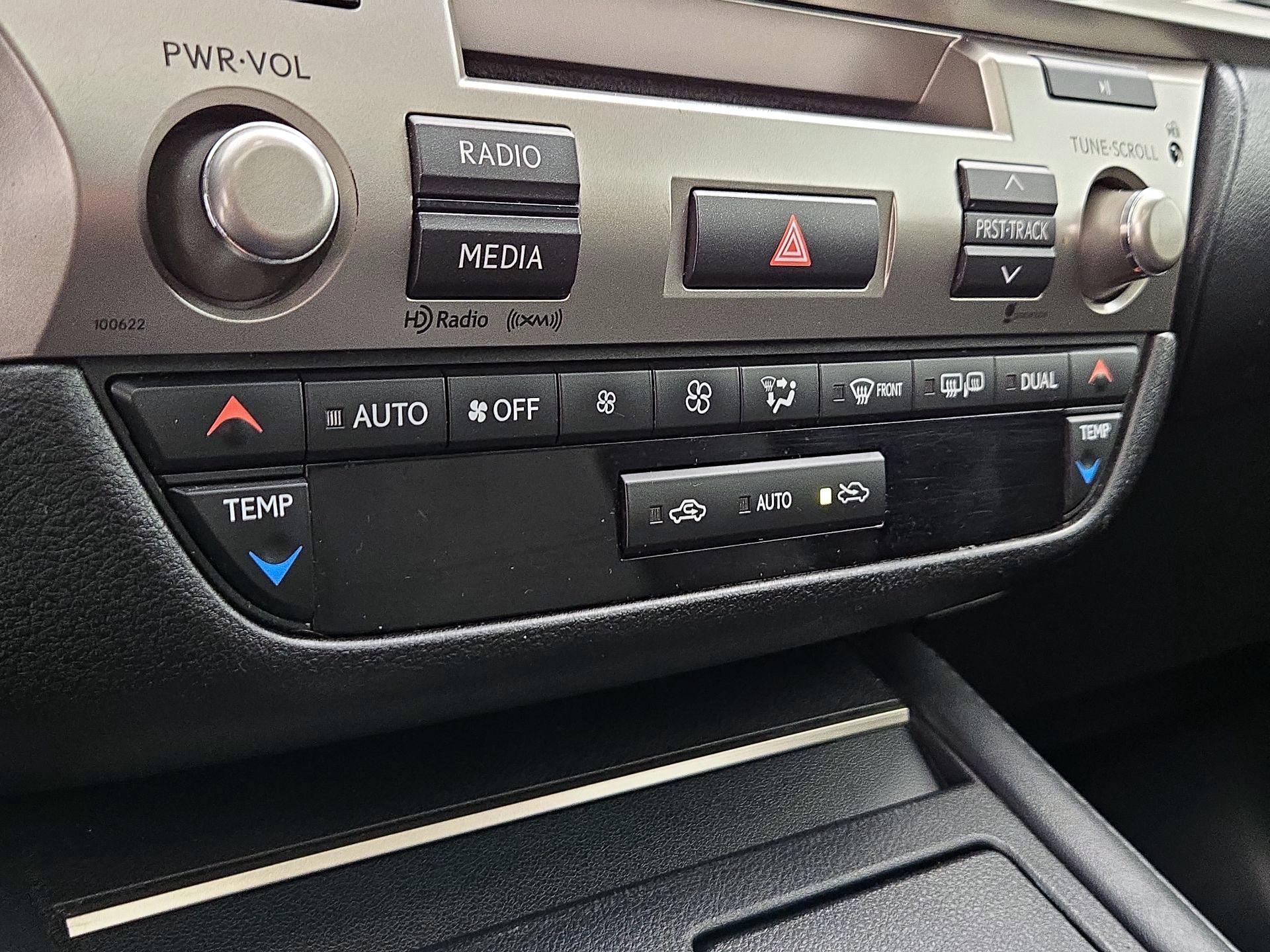 Thumbnail: 2016 Lexus ES - 16