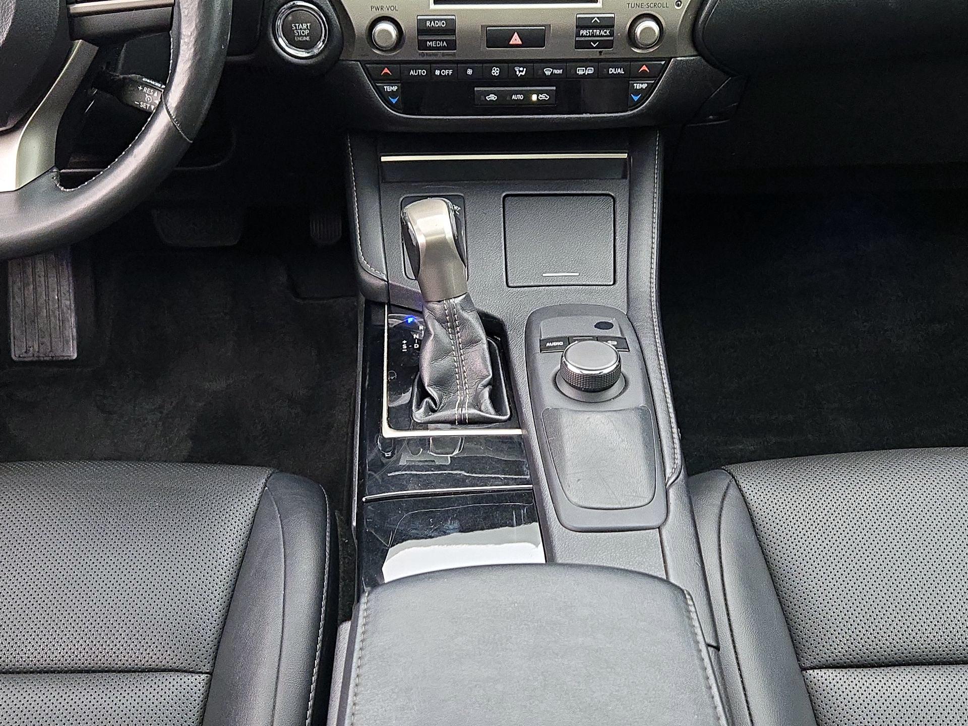 Thumbnail: 2016 Lexus ES - 17