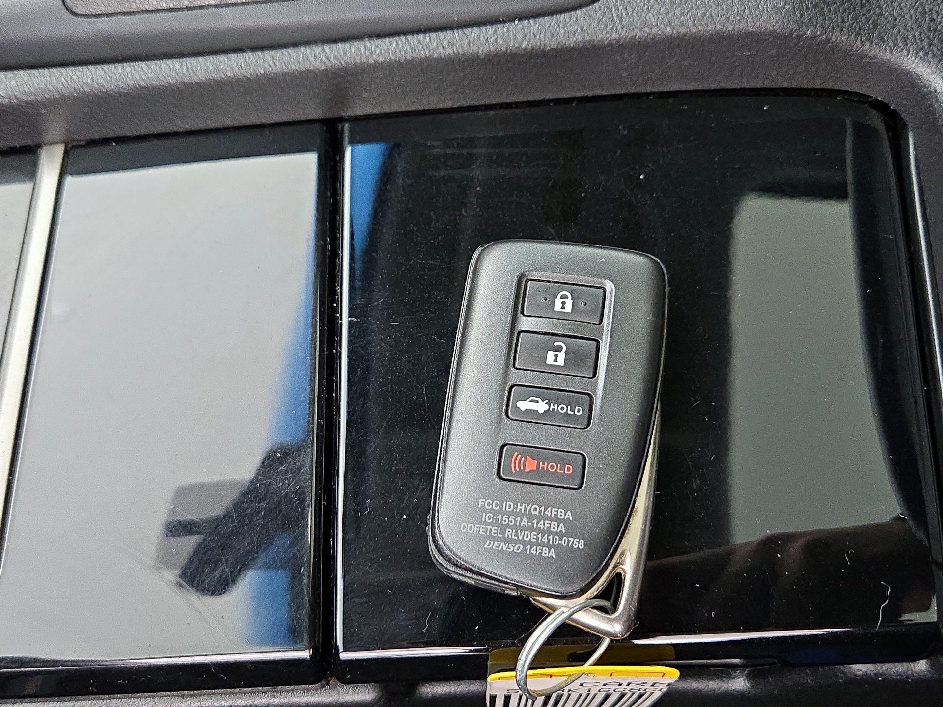 Thumbnail: 2016 Lexus ES - 18