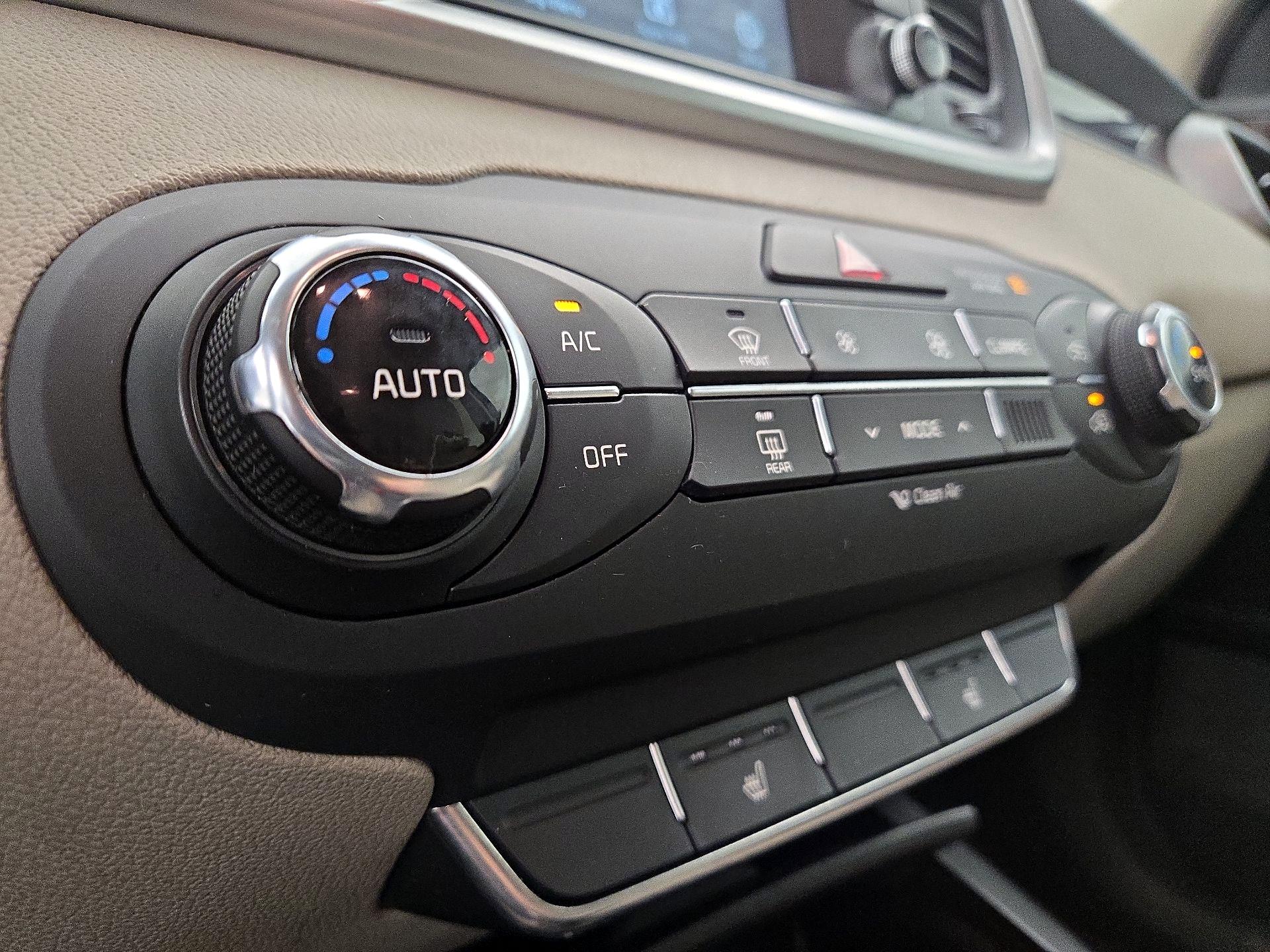 Thumbnail: 2017 Kia Sorento - 16