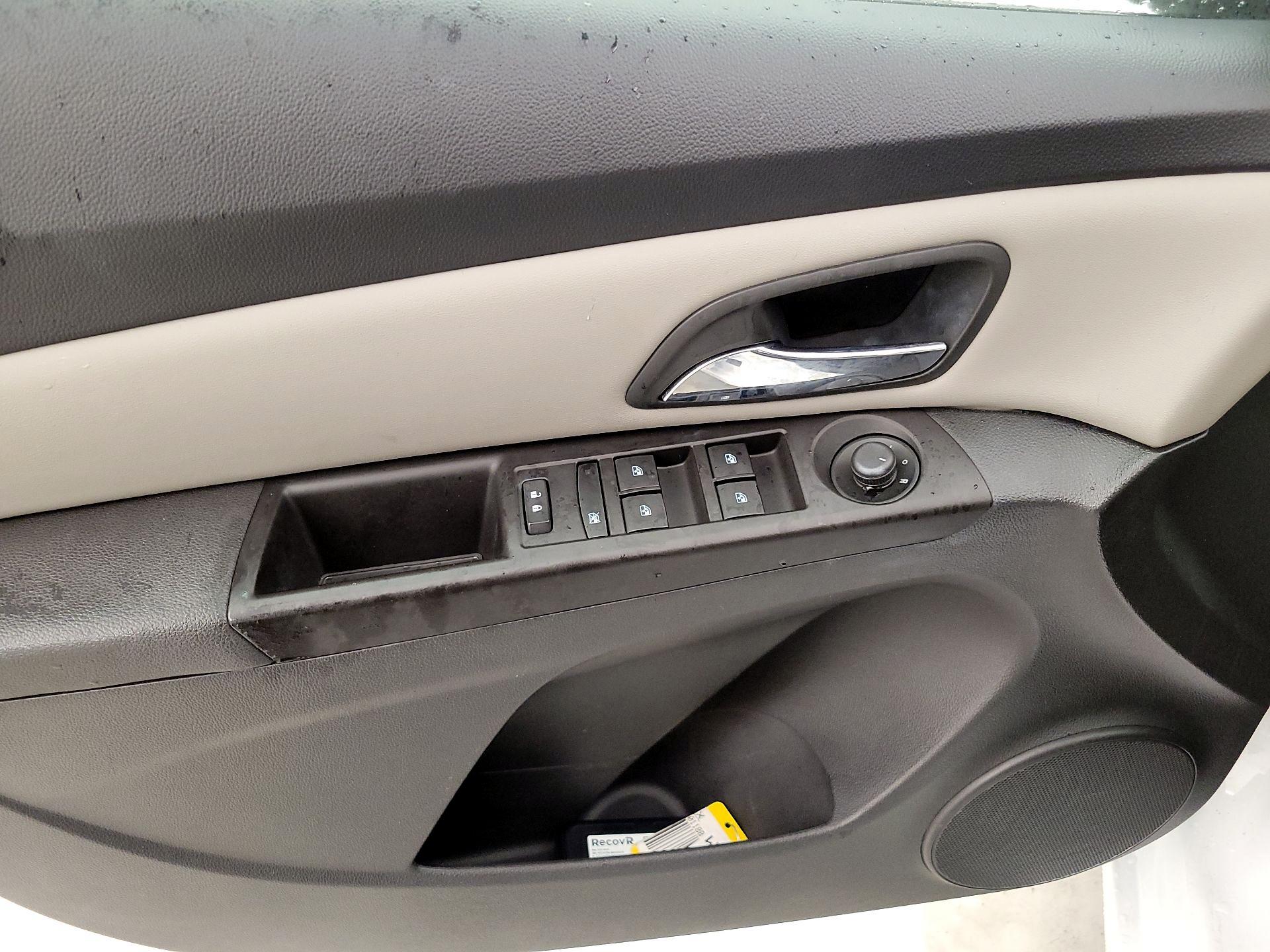 Thumbnail: 2016 Chevrolet Cruze - 12