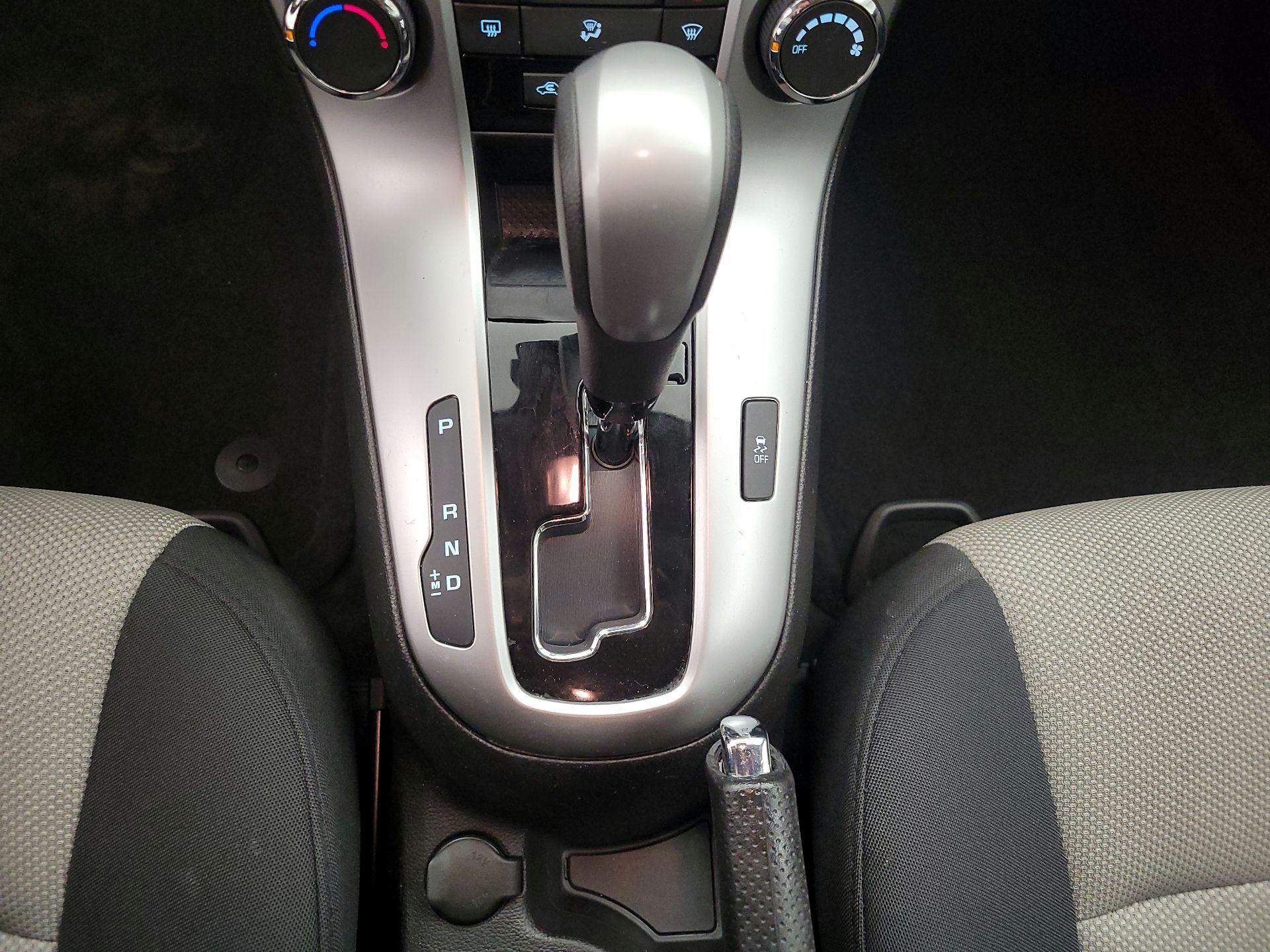 Thumbnail: 2016 Chevrolet Cruze - 16