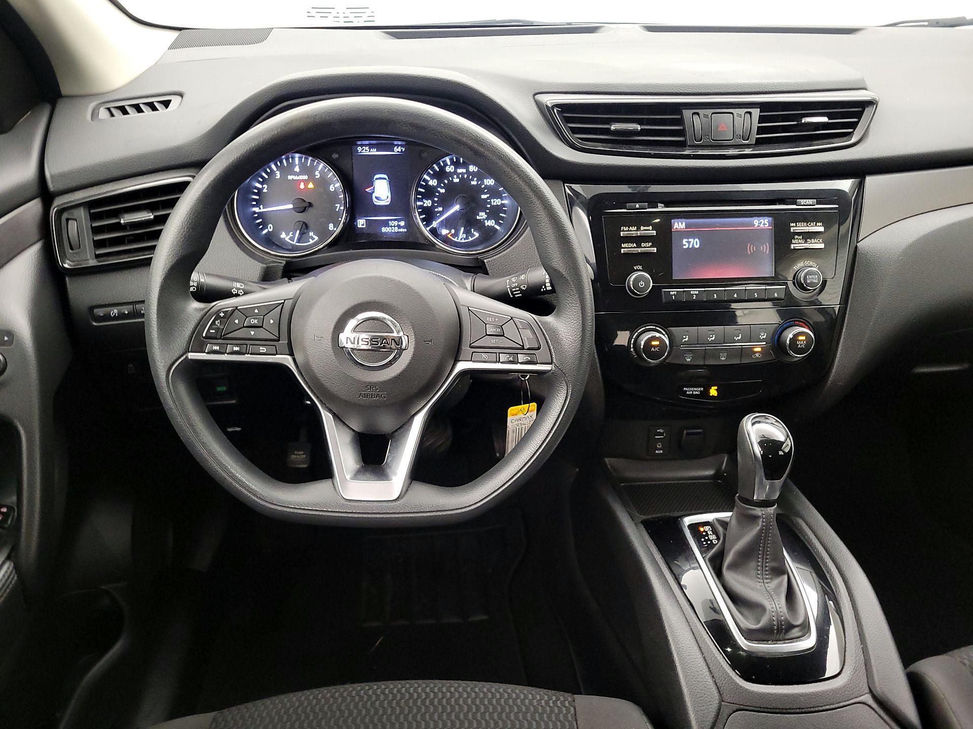 Thumbnail: 2017 Nissan Rogue Sport - 10