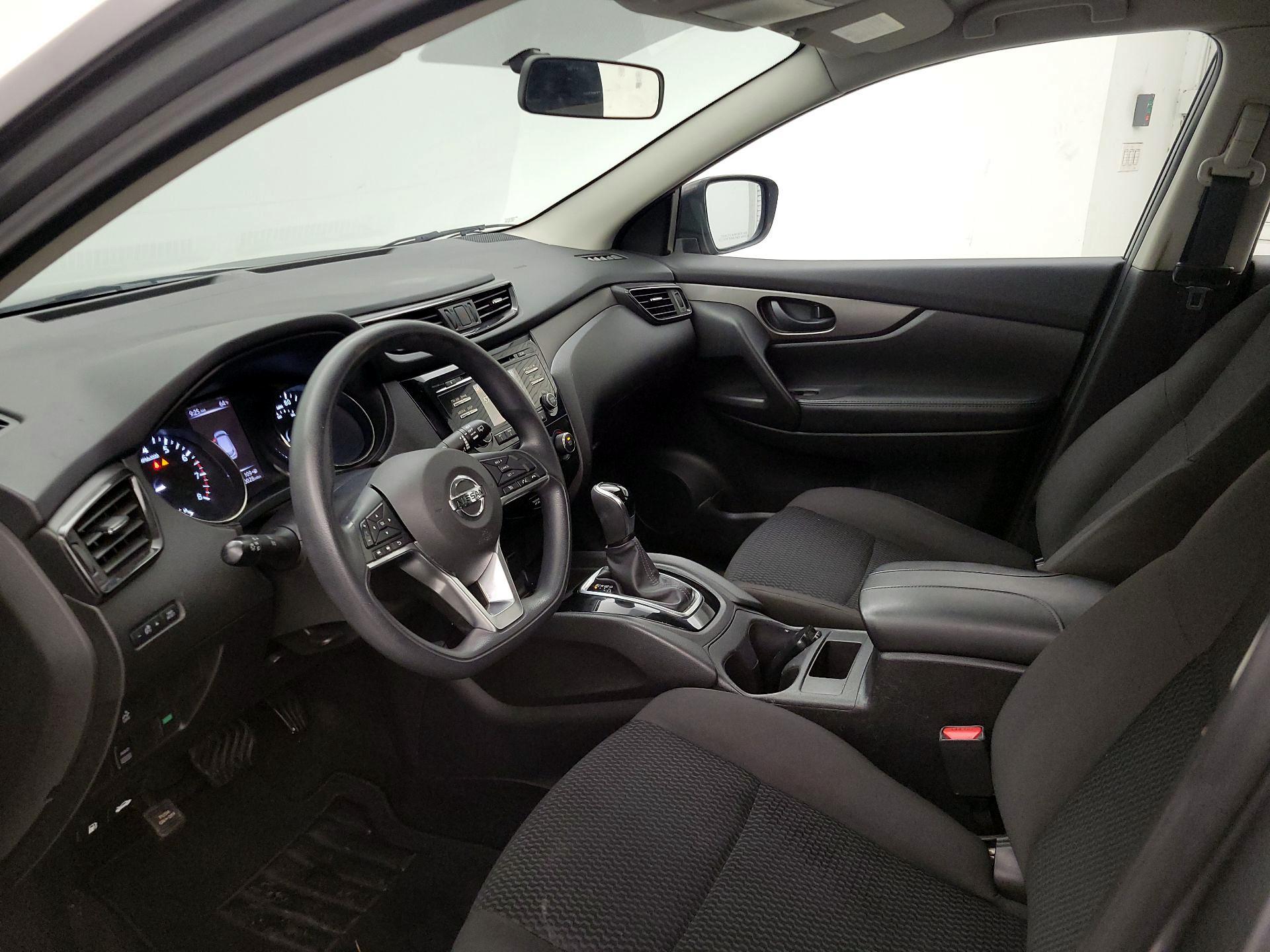 Thumbnail: 2017 Nissan Rogue Sport - 11