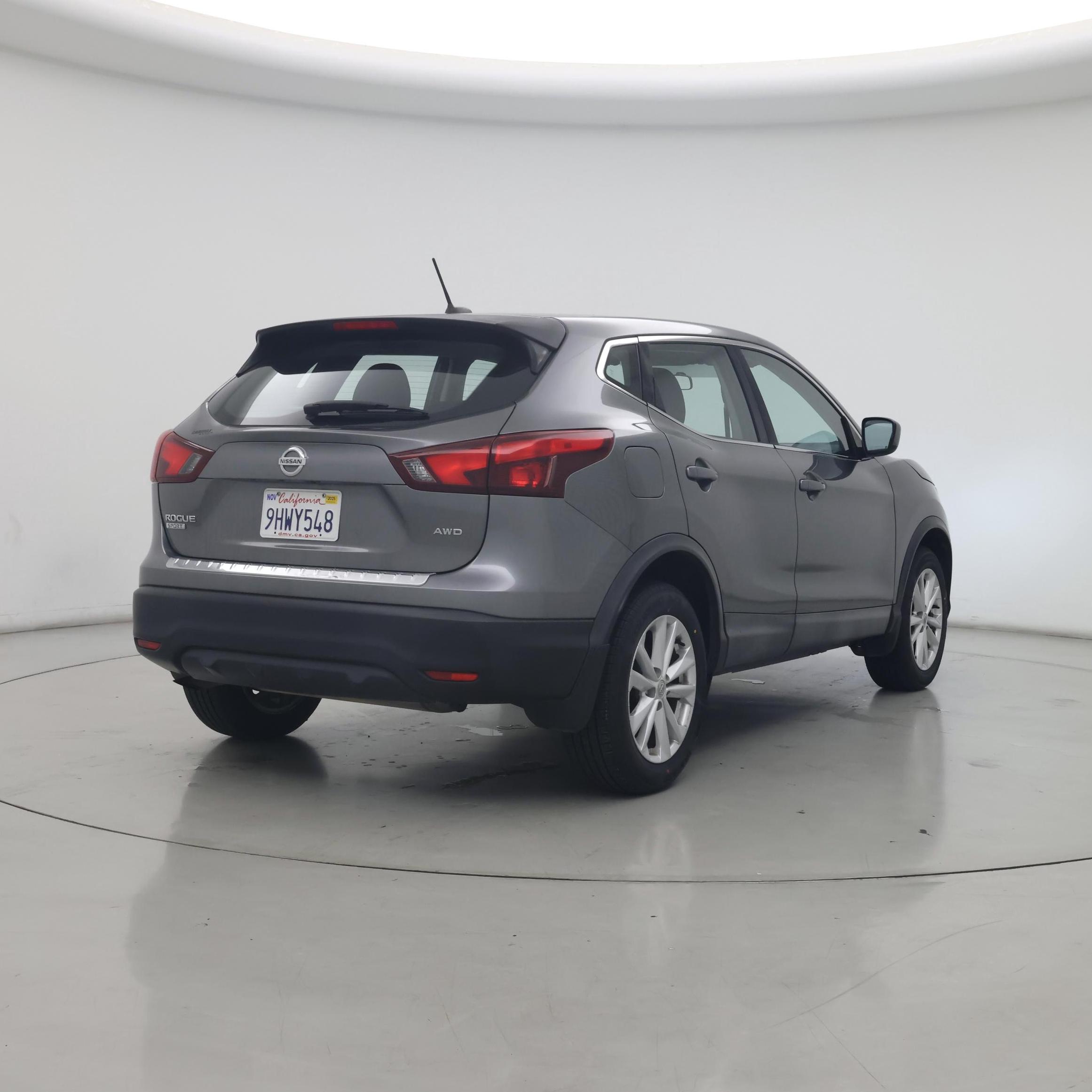 Thumbnail: 2017 Nissan Rogue Sport - 8