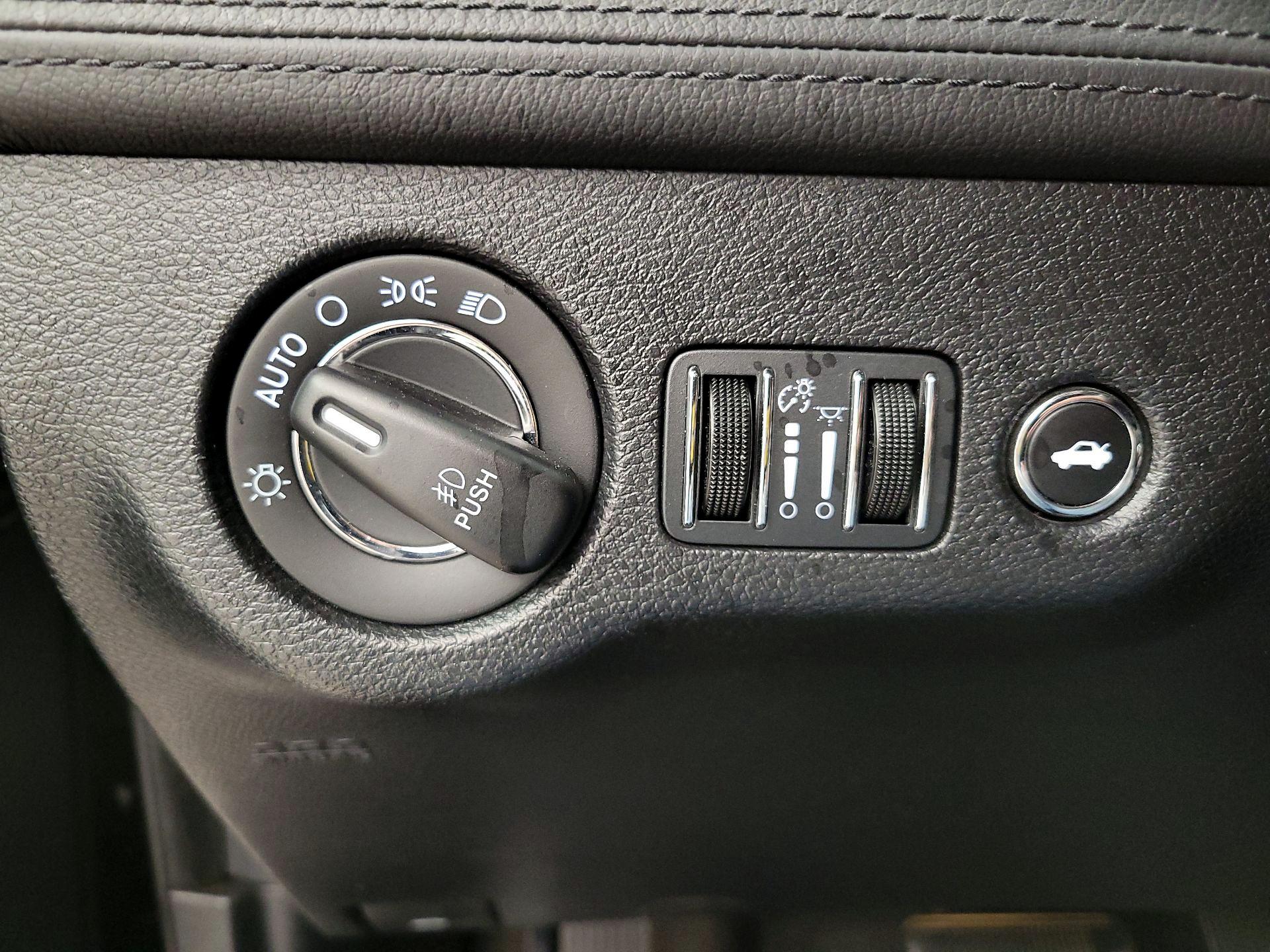 Thumbnail: 2016 Chrysler 300 - 13