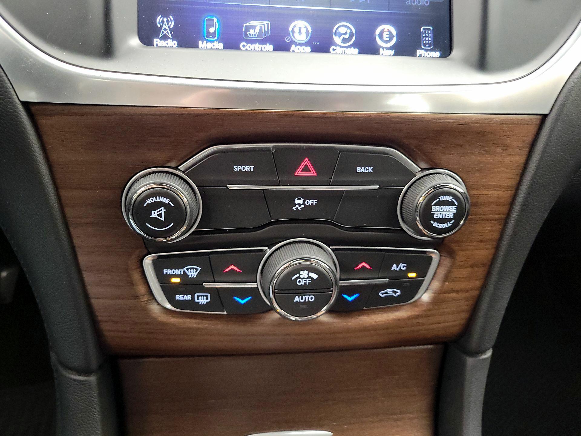 Thumbnail: 2016 Chrysler 300 - 17