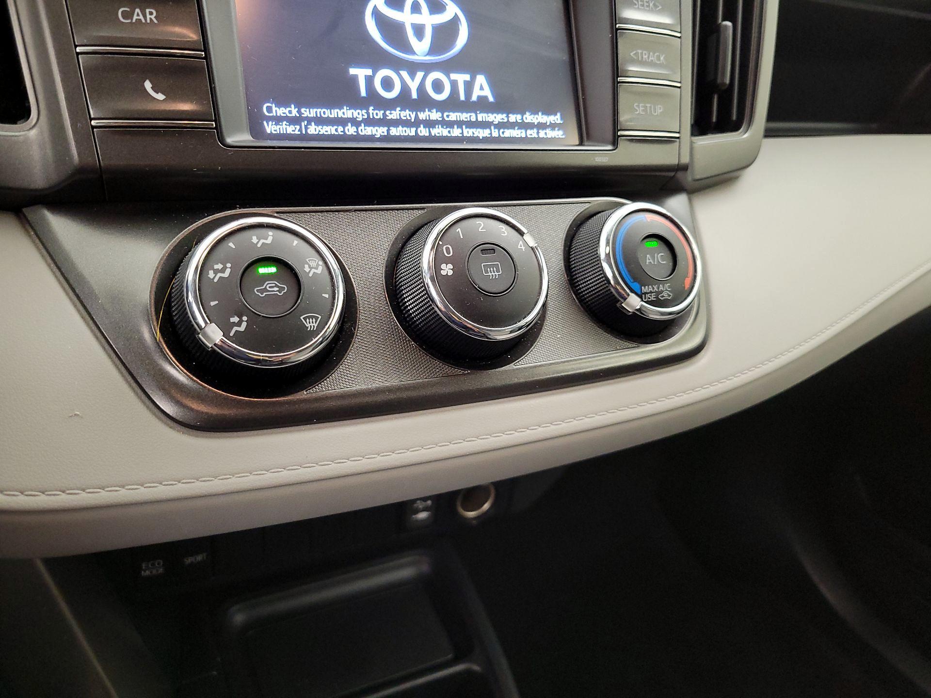 Thumbnail: 2015 Toyota RAV4 - 15