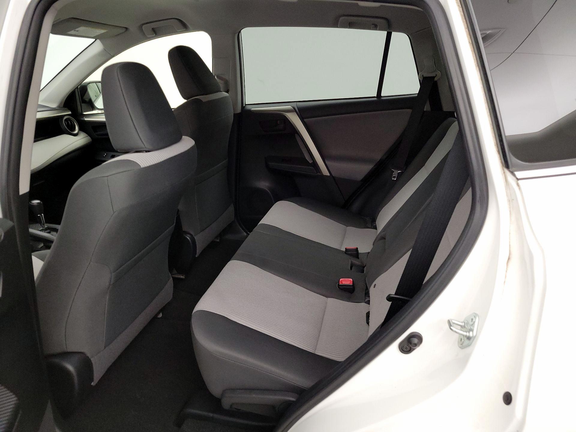Thumbnail: 2015 Toyota RAV4 - 17